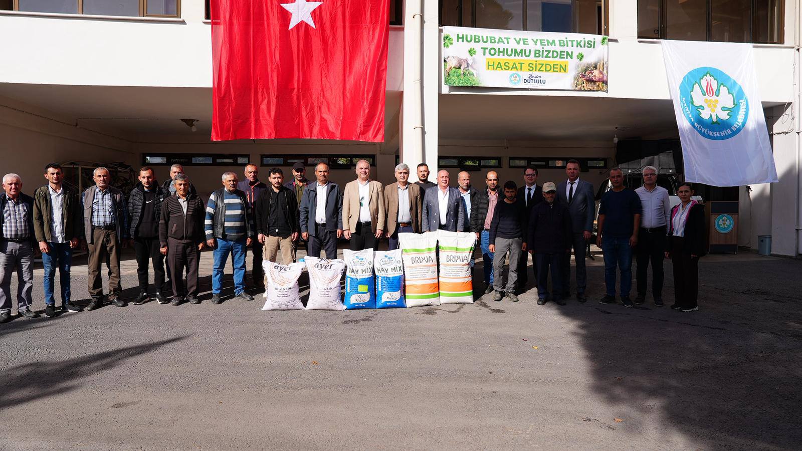 Manisa'da üreticilere bereket tohumları