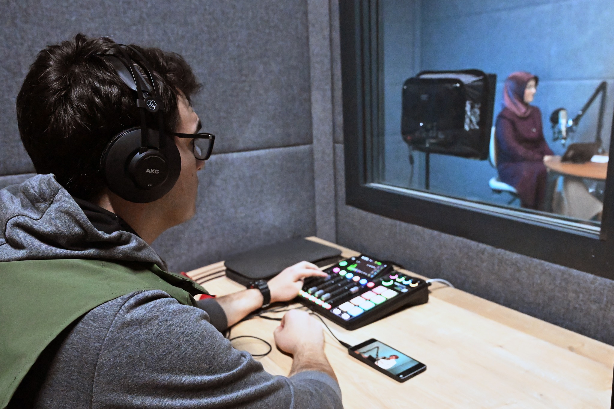 Manisa CBÜ İletişim Fakültesi’ne stüdyo ve MCBÜ Radyosu açıldı