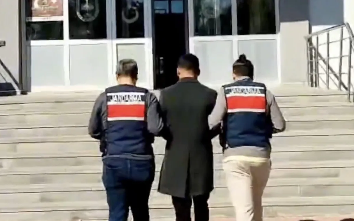 Manisa’da FETÖ operasyonu: Jandarma 32 ilde eş zamanlı harekete geçti