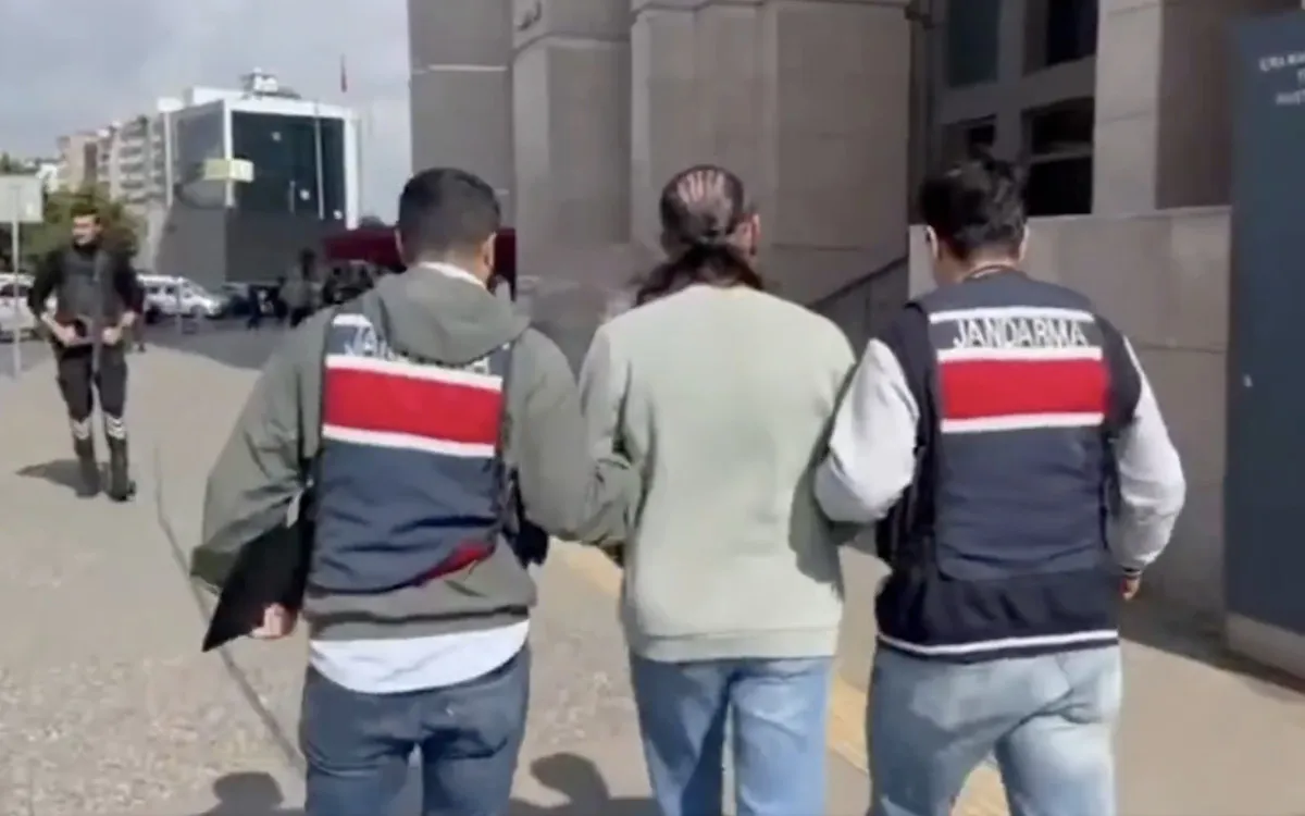 Manisa’da FETÖ operasyonu: Jandarma 32 ilde eş zamanlı harekete geçti