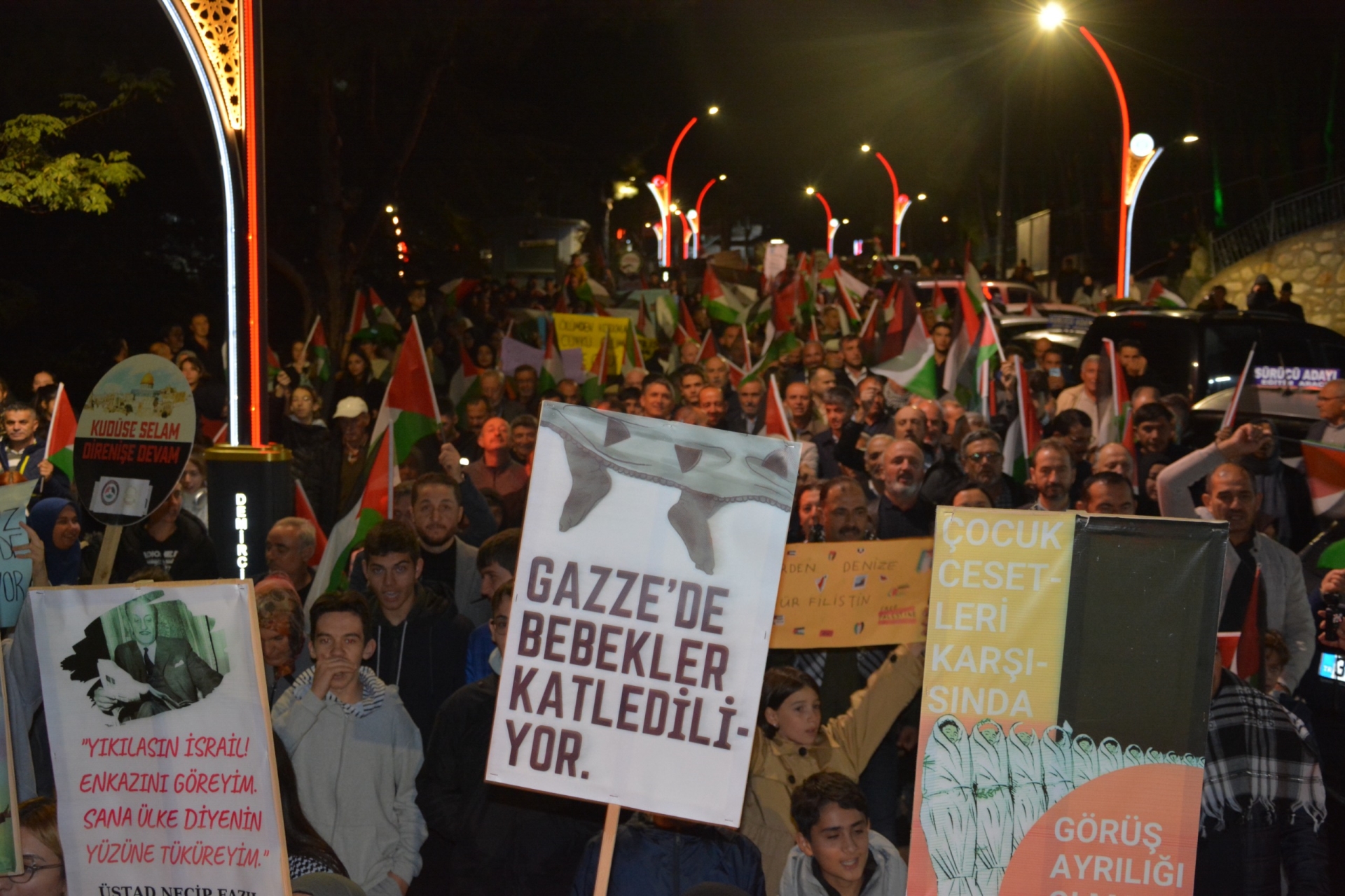 Manisa'nın ilçesinde de Gazze'ye destek yürüyüşü