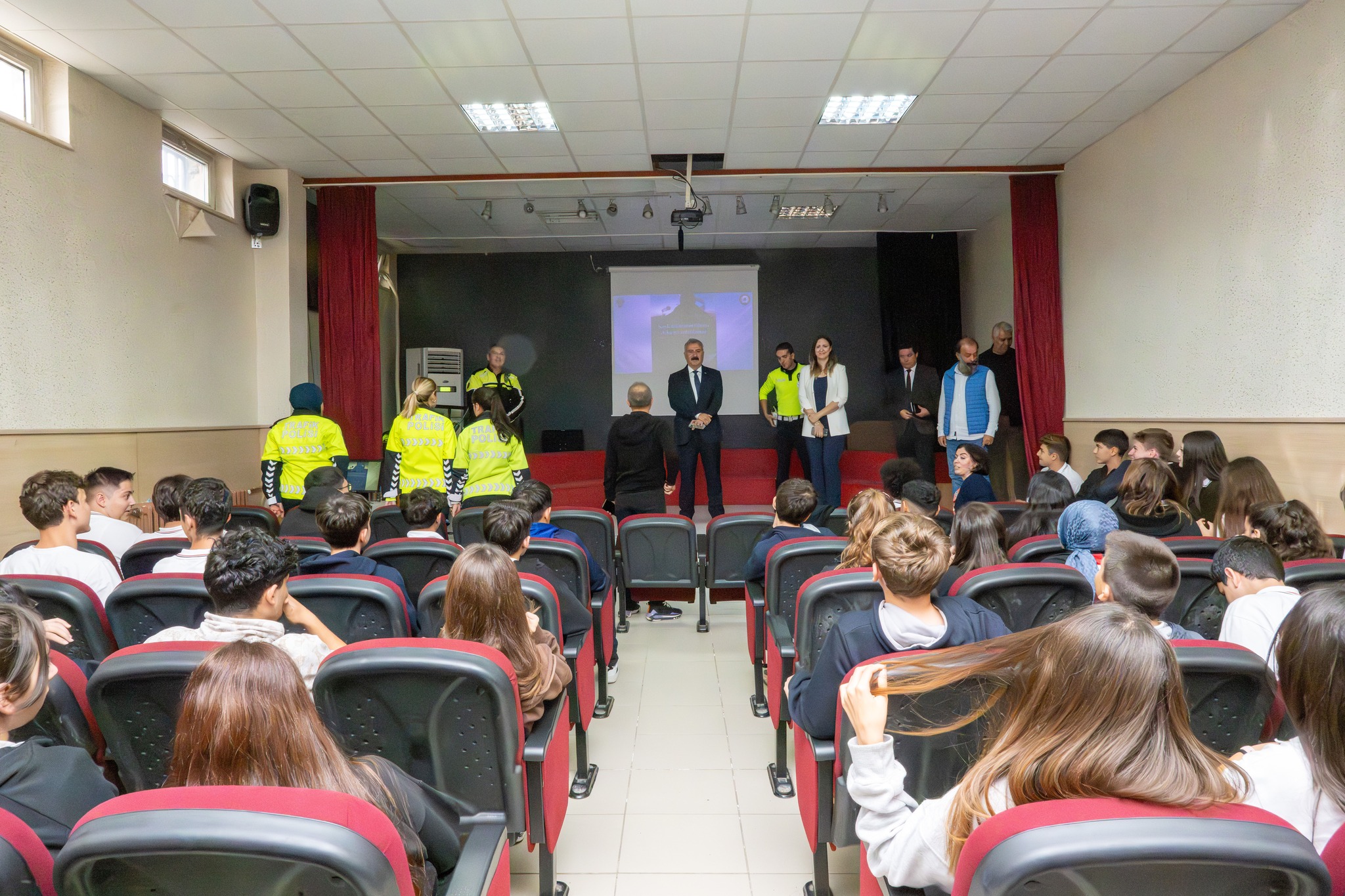 Manisa Emniyet Müdürü Aktaş’tan okul ziyaretleri: “Gençlerimizin huzuru önceliğimiz”