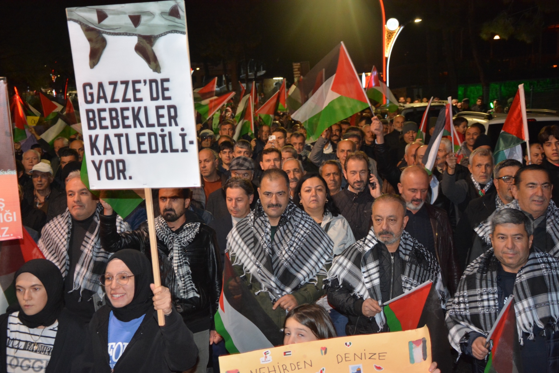 Manisa'nın ilçesinde de Gazze'ye destek yürüyüşü