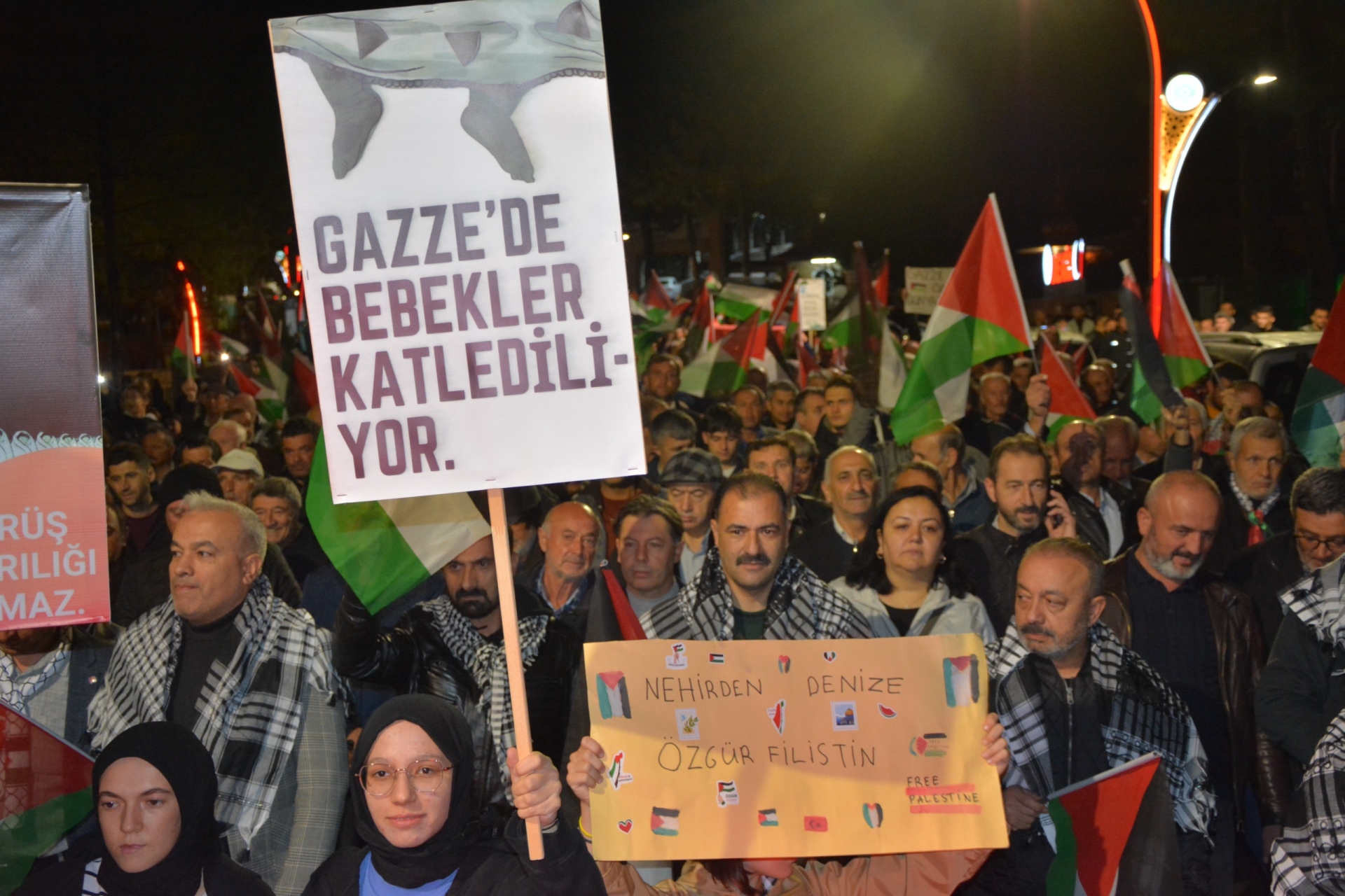 Manisa'nın ilçesinde de Gazze'ye destek yürüyüşü