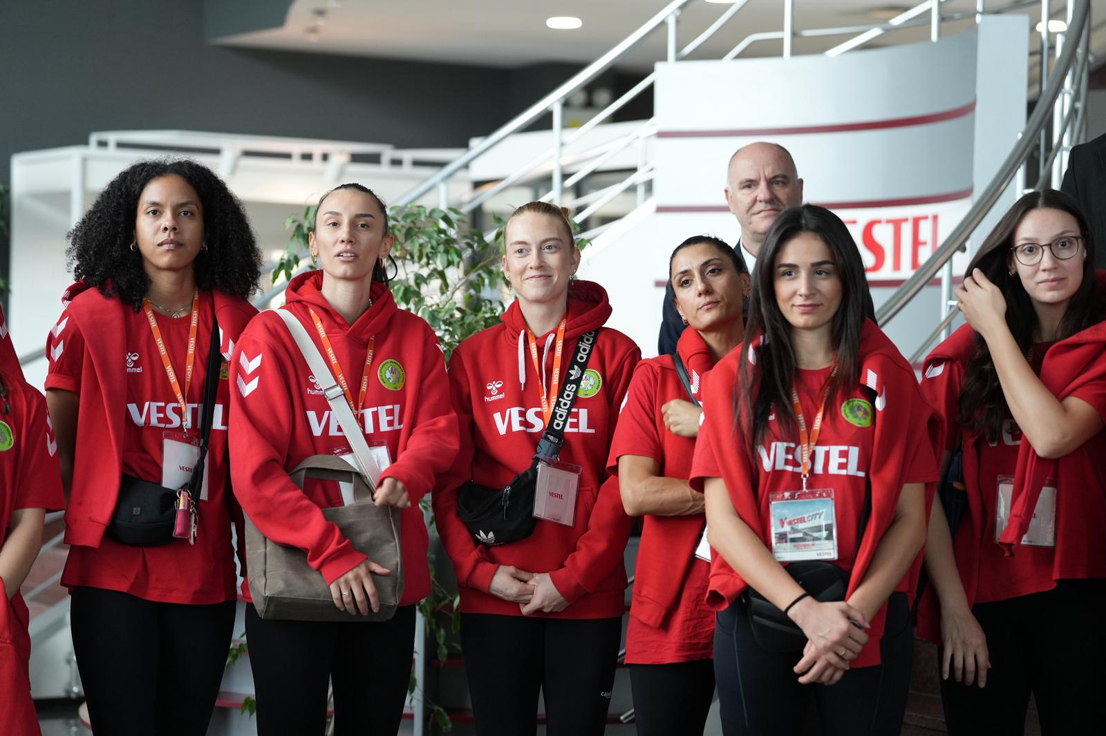 Manisa’nın gururlarından Vestel’e ziyaret: Başkan Dutlulu takıma destek verdi