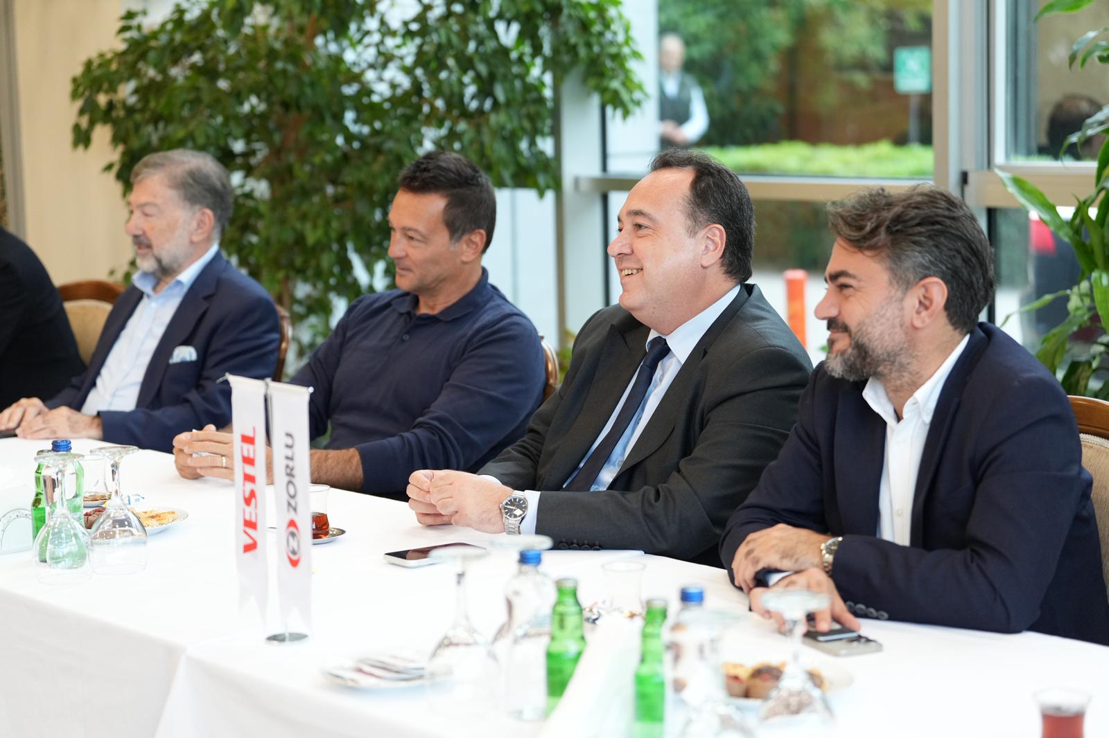 Manisa’nın gururlarından Vestel’e ziyaret: Başkan Dutlulu takıma destek verdi