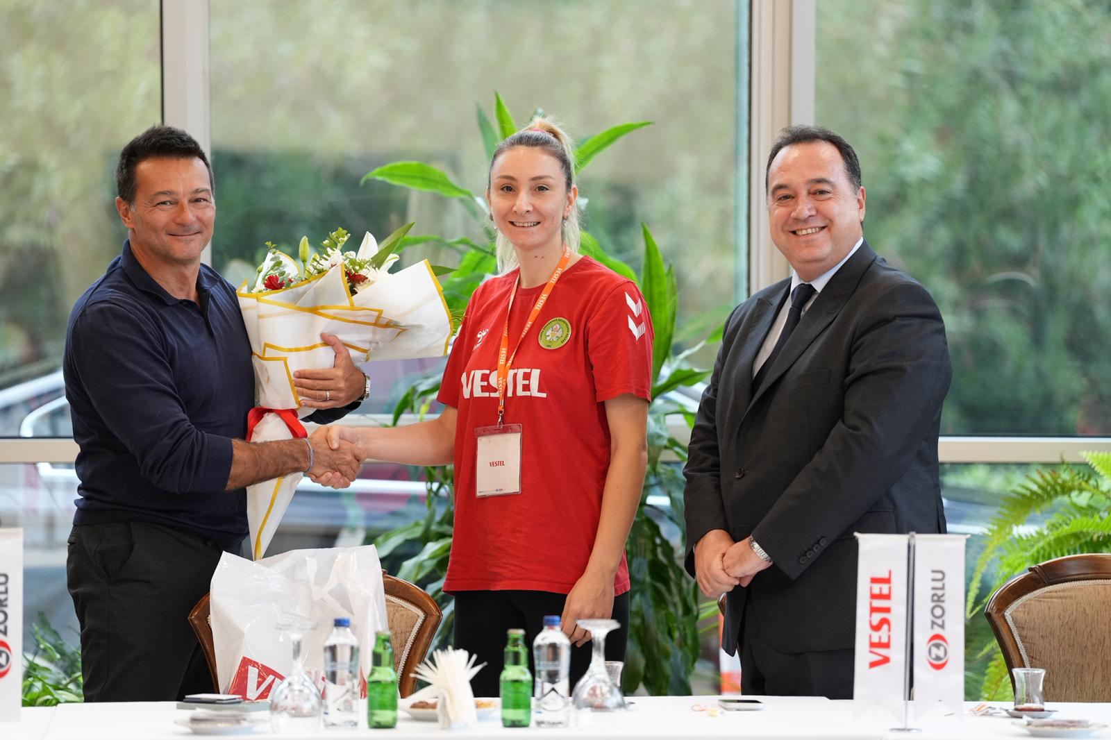 Manisa’nın gururlarından Vestel’e ziyaret: Başkan Dutlulu takıma destek verdi