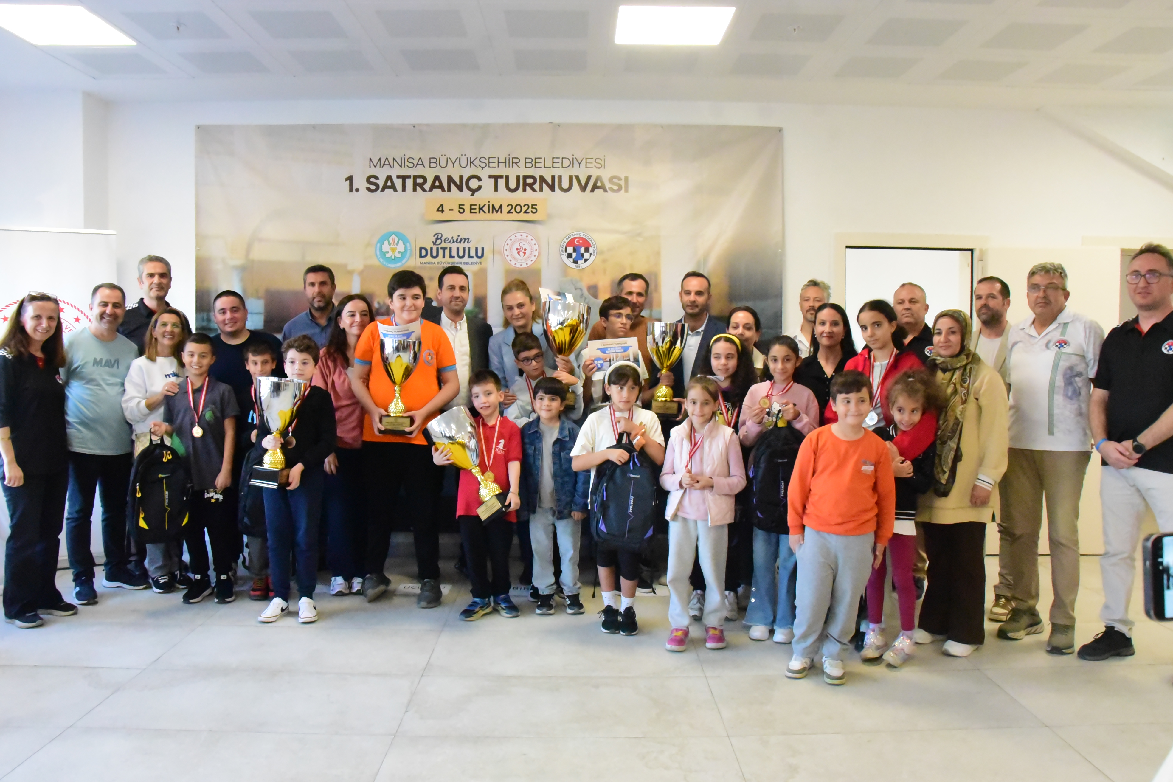 Manisa’da satranç şampiyonları ödüllendirildi