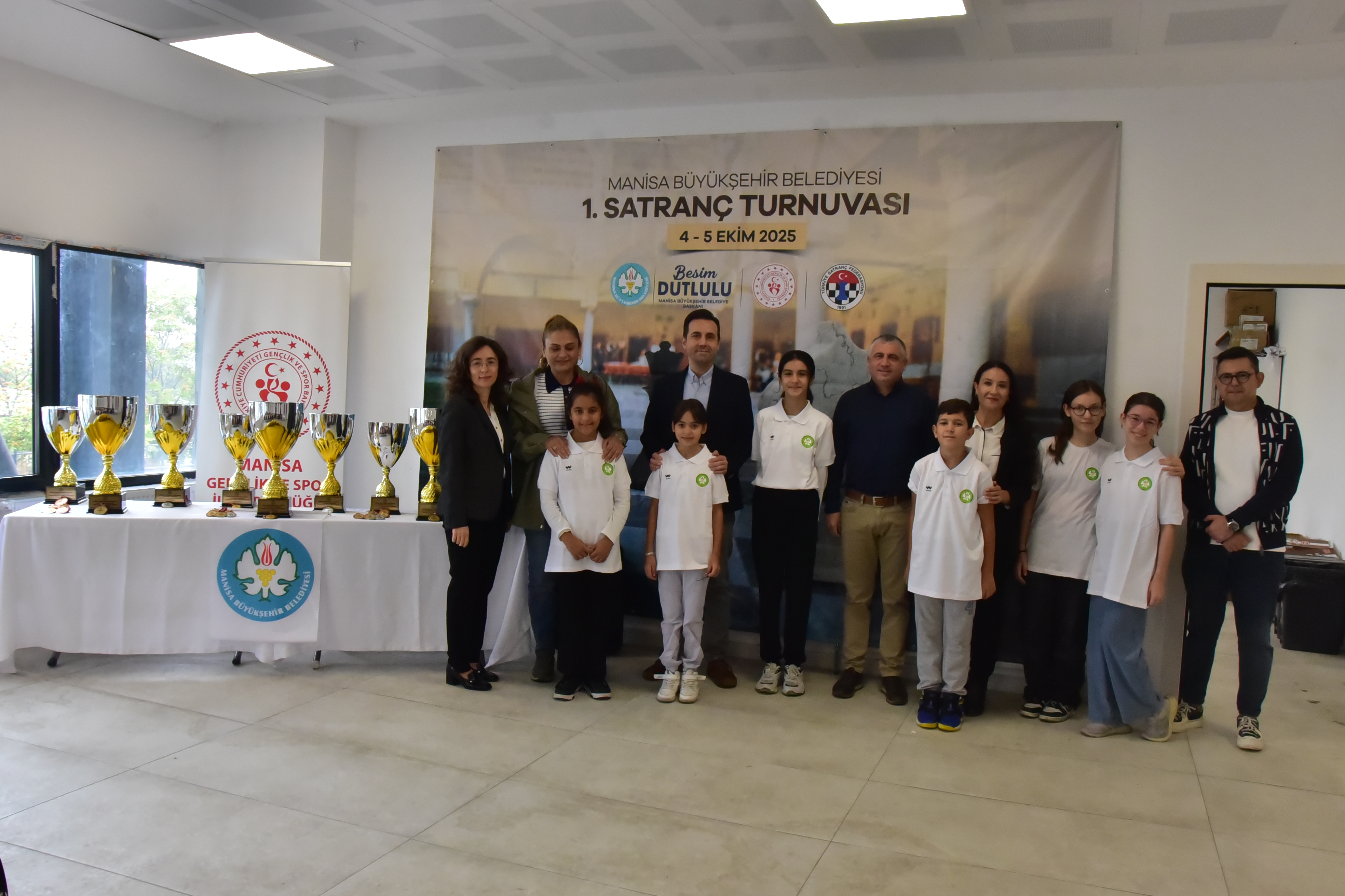 Manisa’da satranç şampiyonları ödüllendirildi