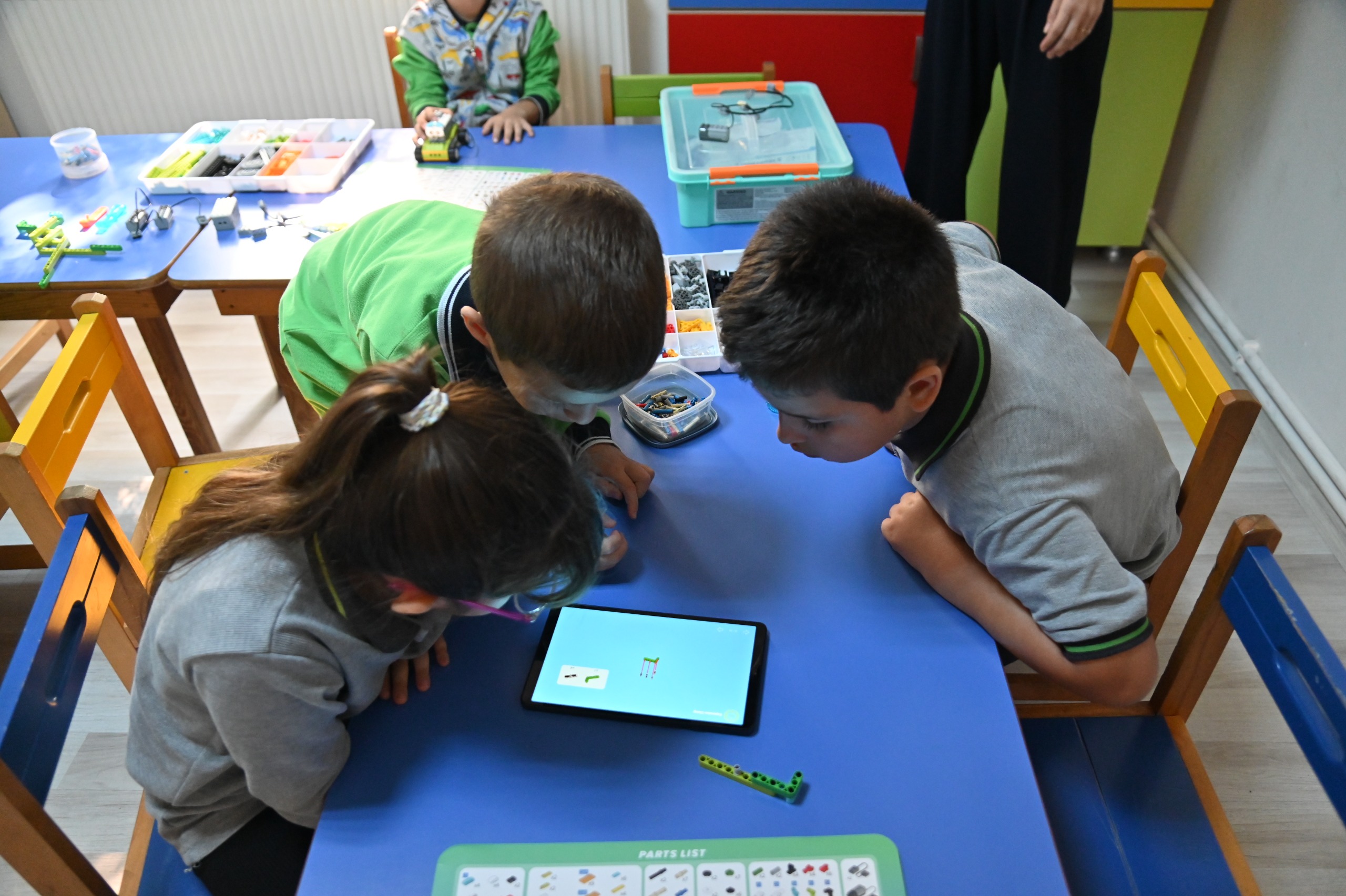 Manisa’da çocuklar robotik kodlama ile geleceğe hazırlanıyor