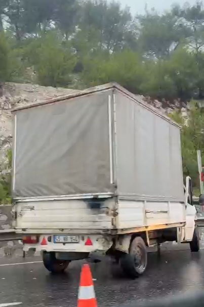 Manisa- İzmir yolunda korkutan trafik kazası!