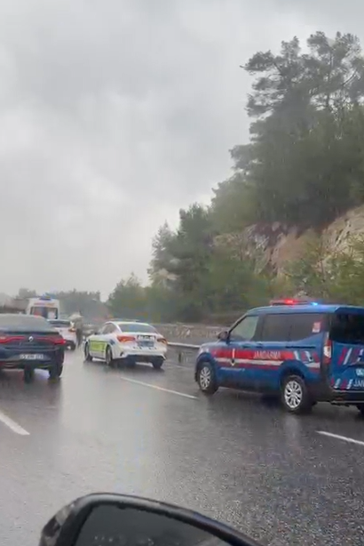Manisa- İzmir yolunda korkutan trafik kazası!