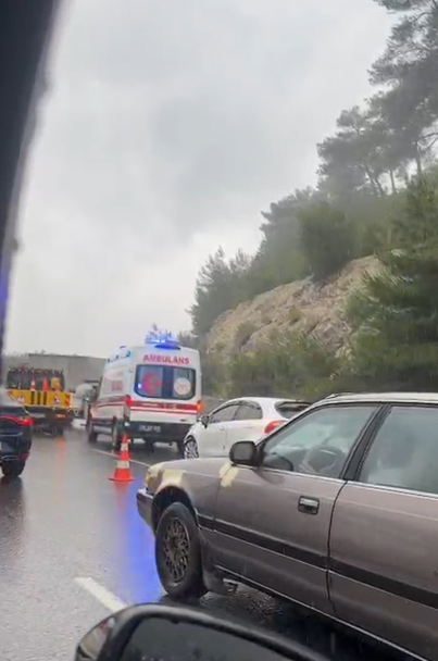Manisa- İzmir yolunda korkutan trafik kazası!