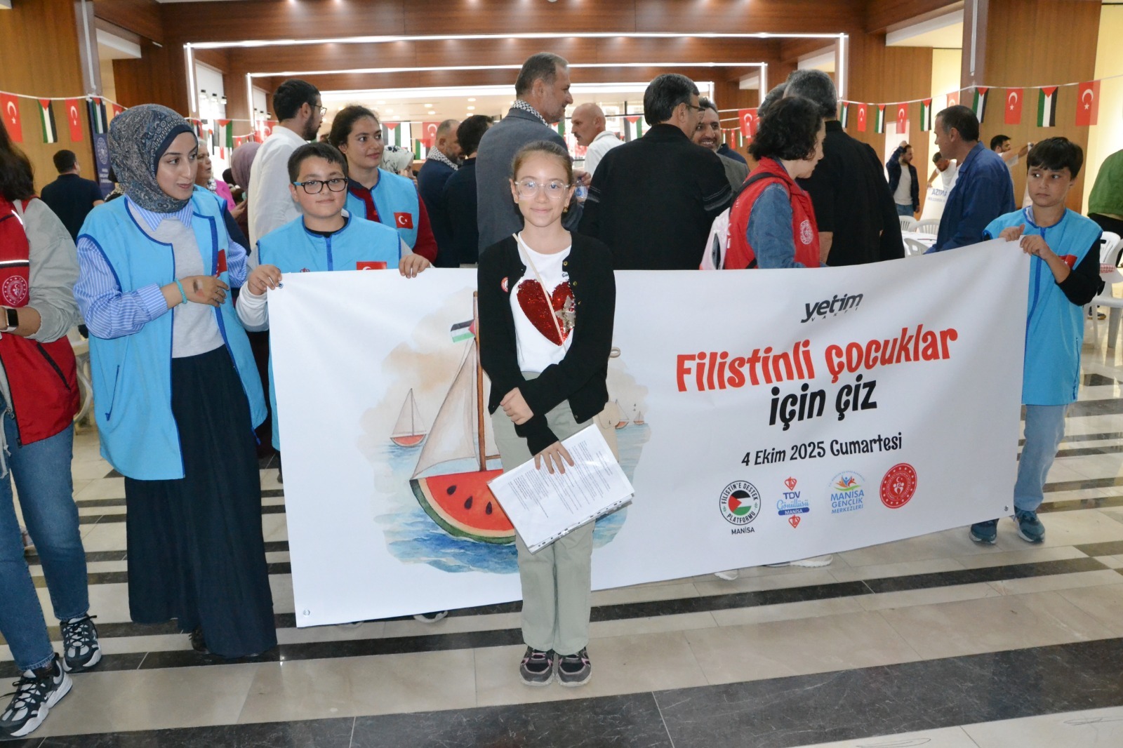 Manisa’da çocuklar Filistin için resim yaptı