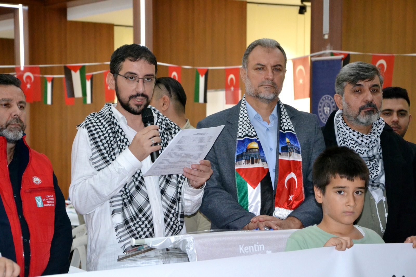 Manisa’da çocuklar Filistin için resim yaptı