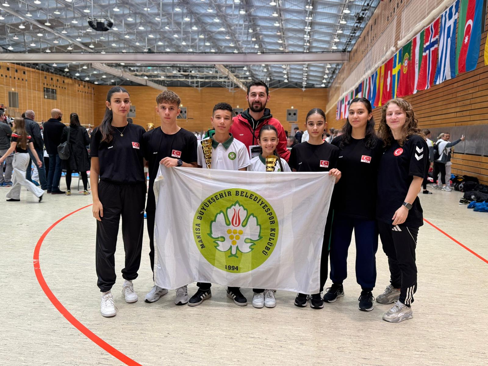 Manisalı karateciler Berlin’den madalyalarla döndü 