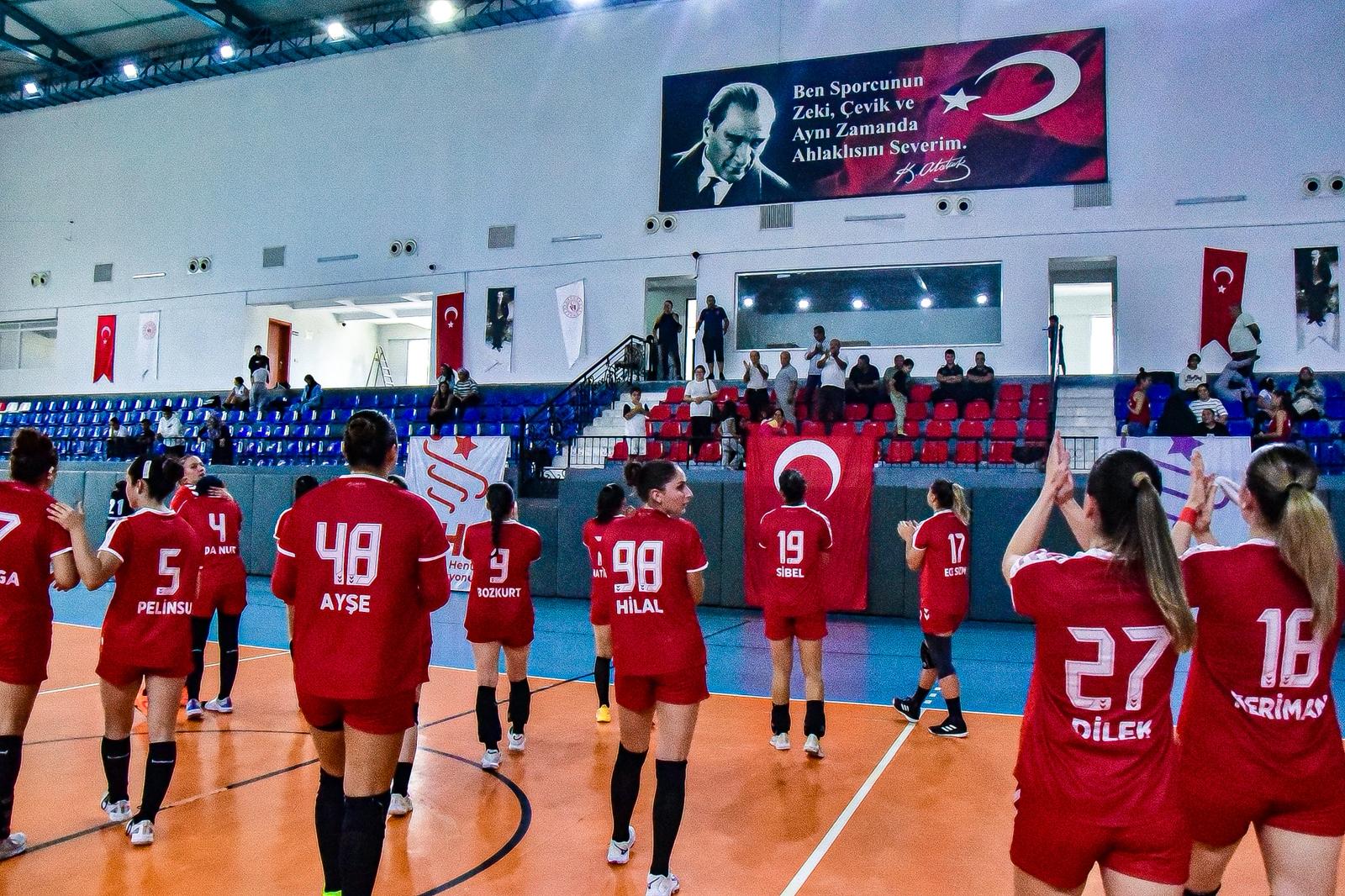 Manisa BBSK'dan hentbolda olağanüstü yükseliş: Liderlik koltuğuna oturdular