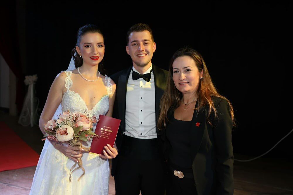 CHP Manisa'da Mutlu Gün: CHP Manisa Gençlik Kolları Başkanı Dünyaevine Girdi