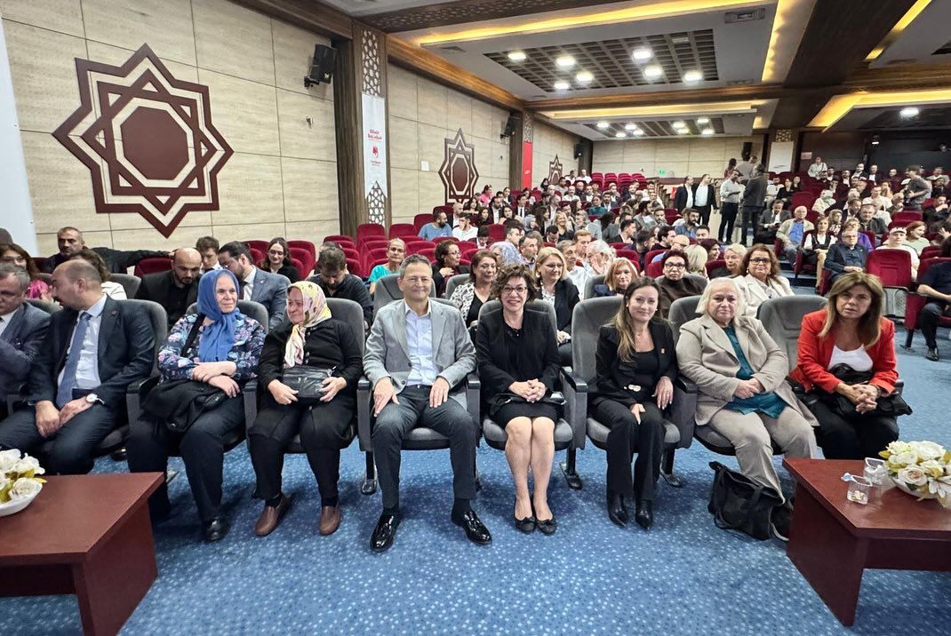 CHP Manisa'da Mutlu Gün: CHP Manisa Gençlik Kolları Başkanı Dünyaevine Girdi