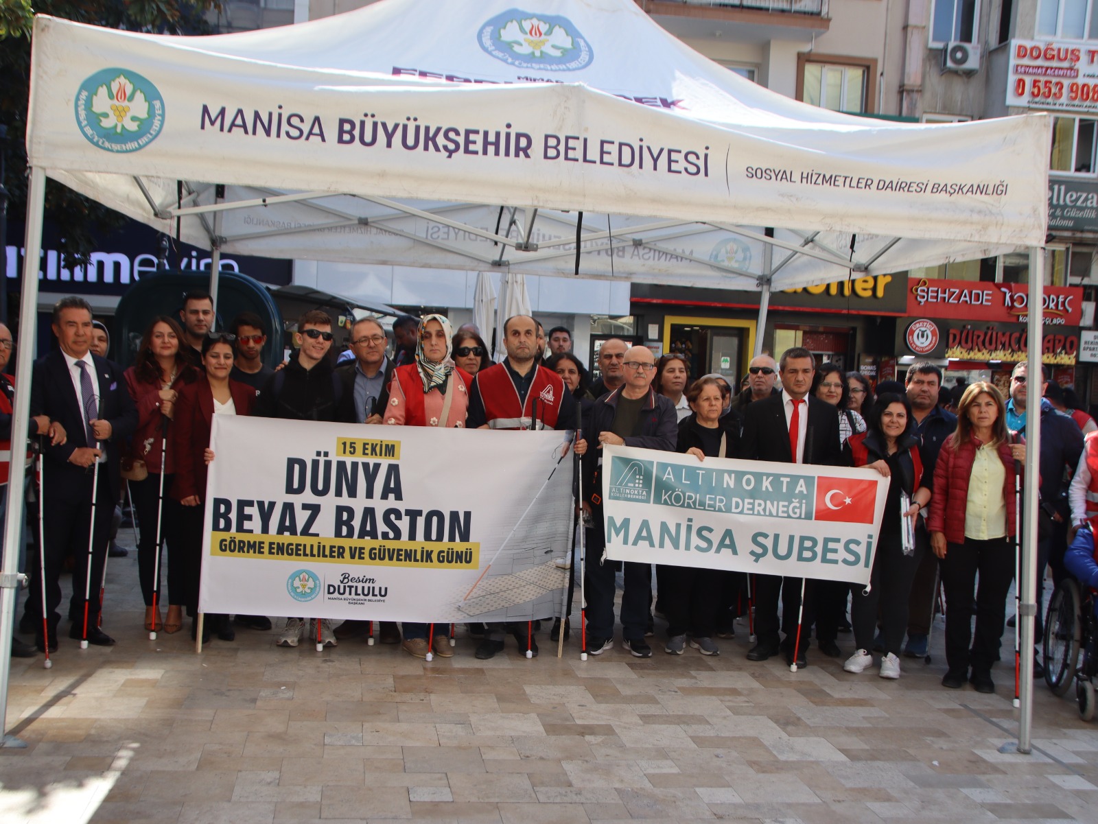 Manisa’da engel tanımayan adımlar: Beyaz bastonla farkındalık yürüyüşü
