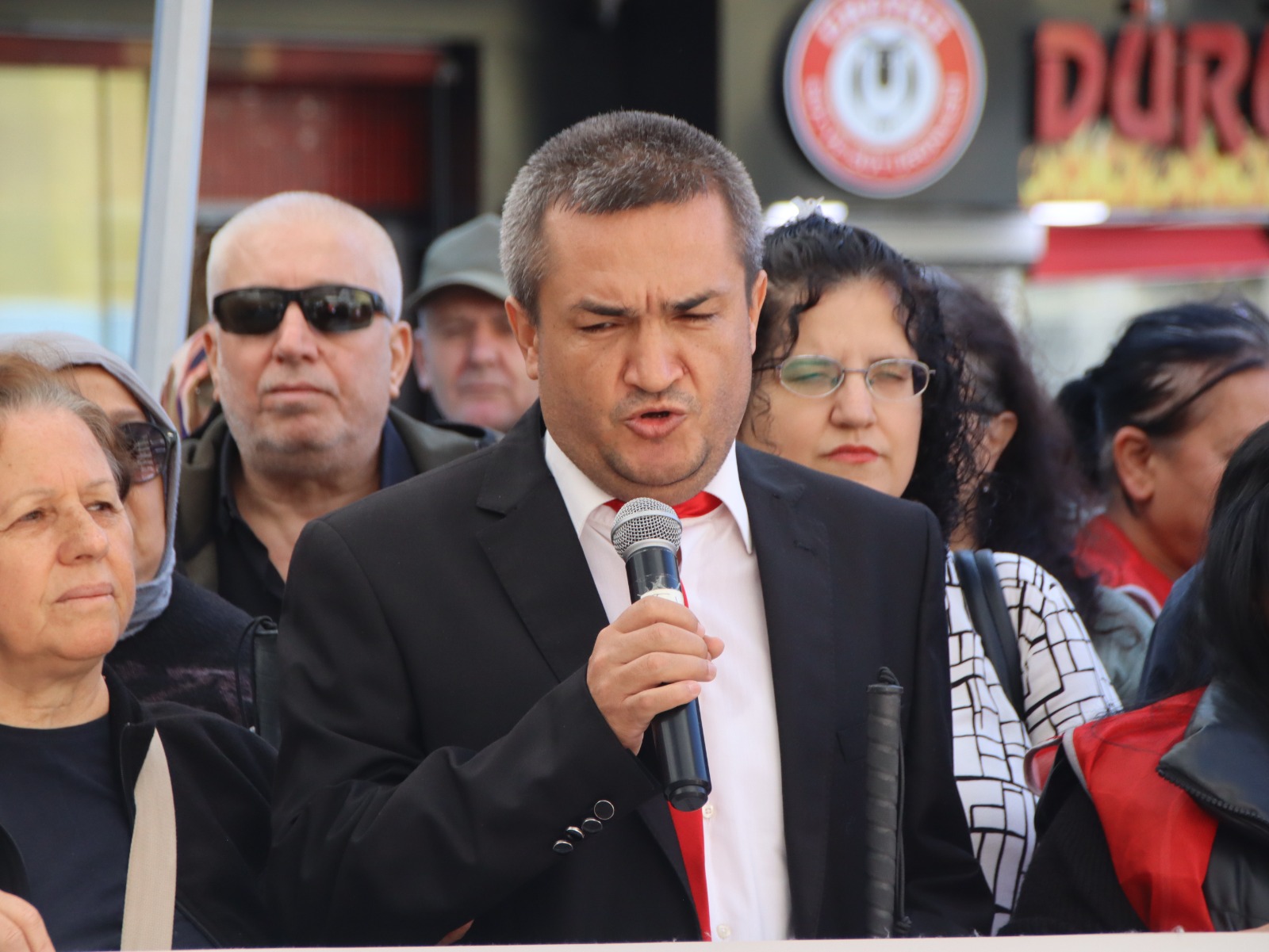 Manisa’da engel tanımayan adımlar: Beyaz bastonla farkındalık yürüyüşü