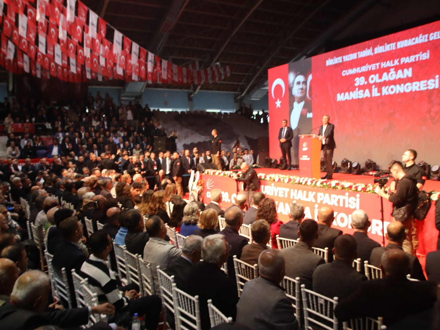 CHP Manisa’da büyük kongre: İlksen Özalper yeniden Başkan