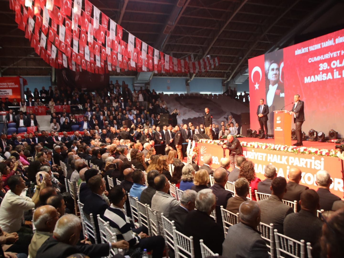 CHP Manisa’da büyük kongre: İlksen Özalper yeniden Başkan