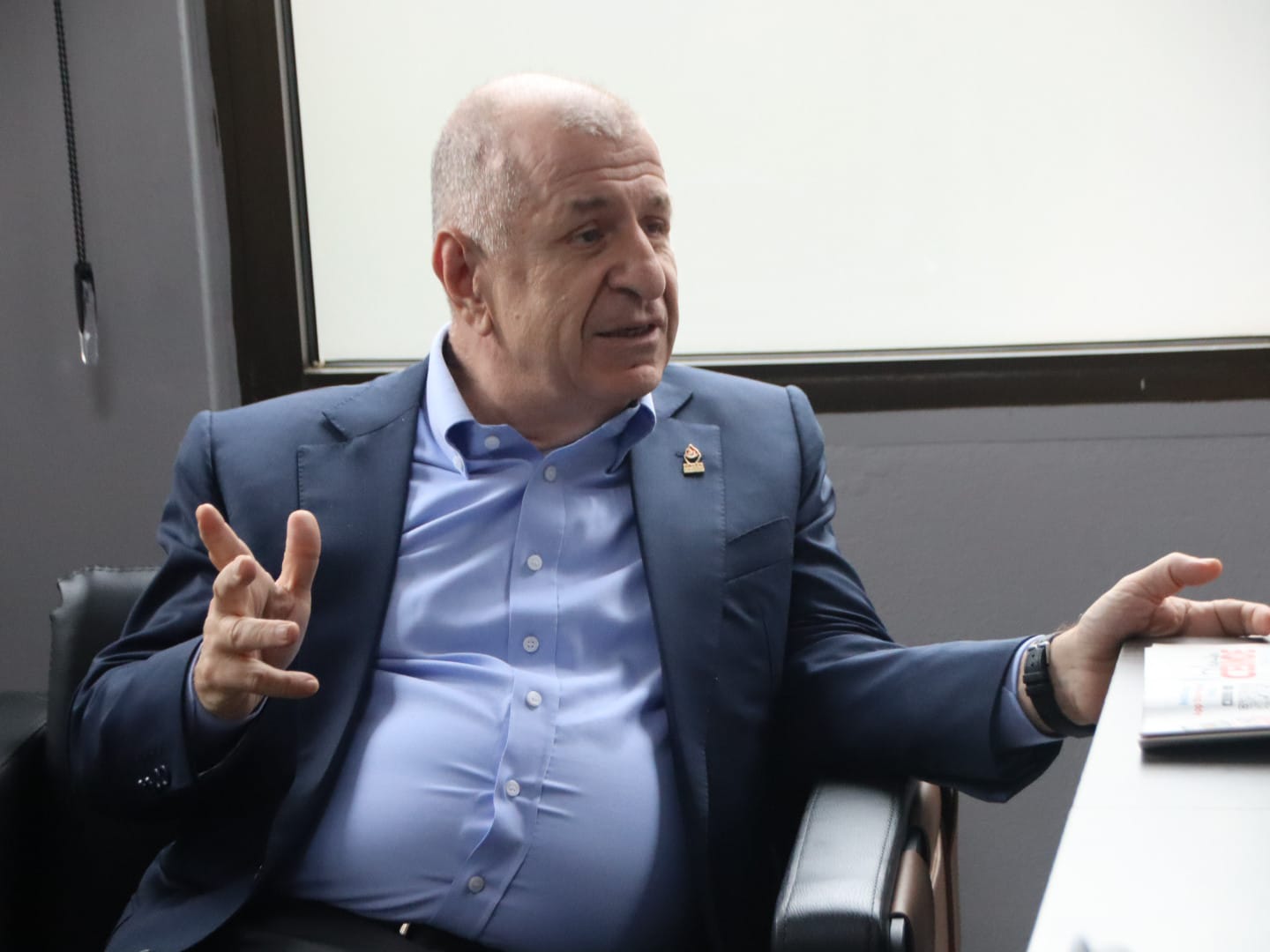 Zafer Partisi Genel Başkanı Ümit Özdağ Manisa Gazeteciler Cemiyeti’ni ziyaret etti