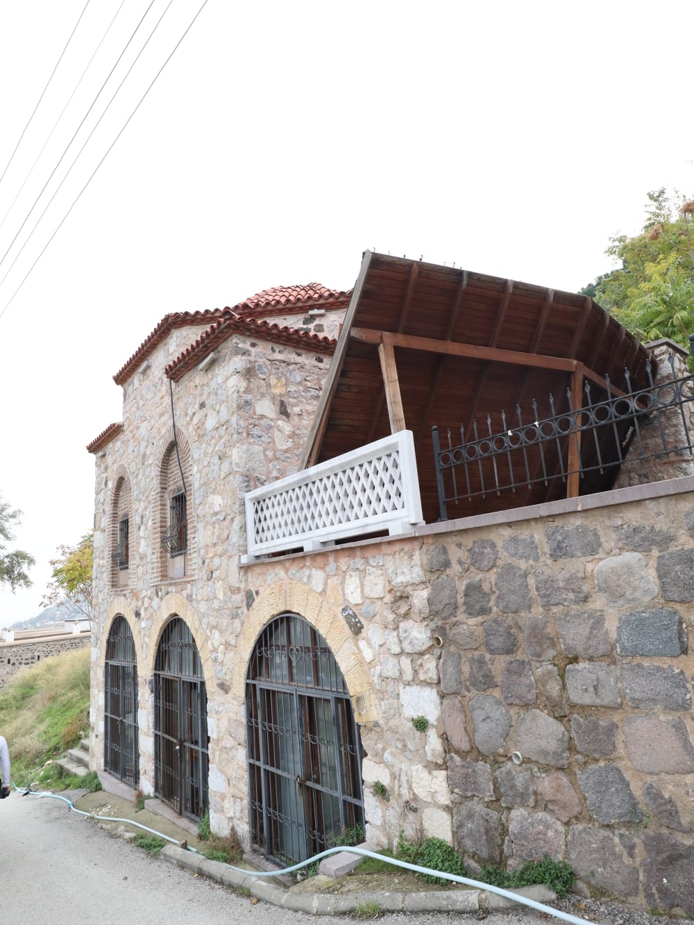 Manisa’da 700 yıllık benzersiz tarih çürüyor!