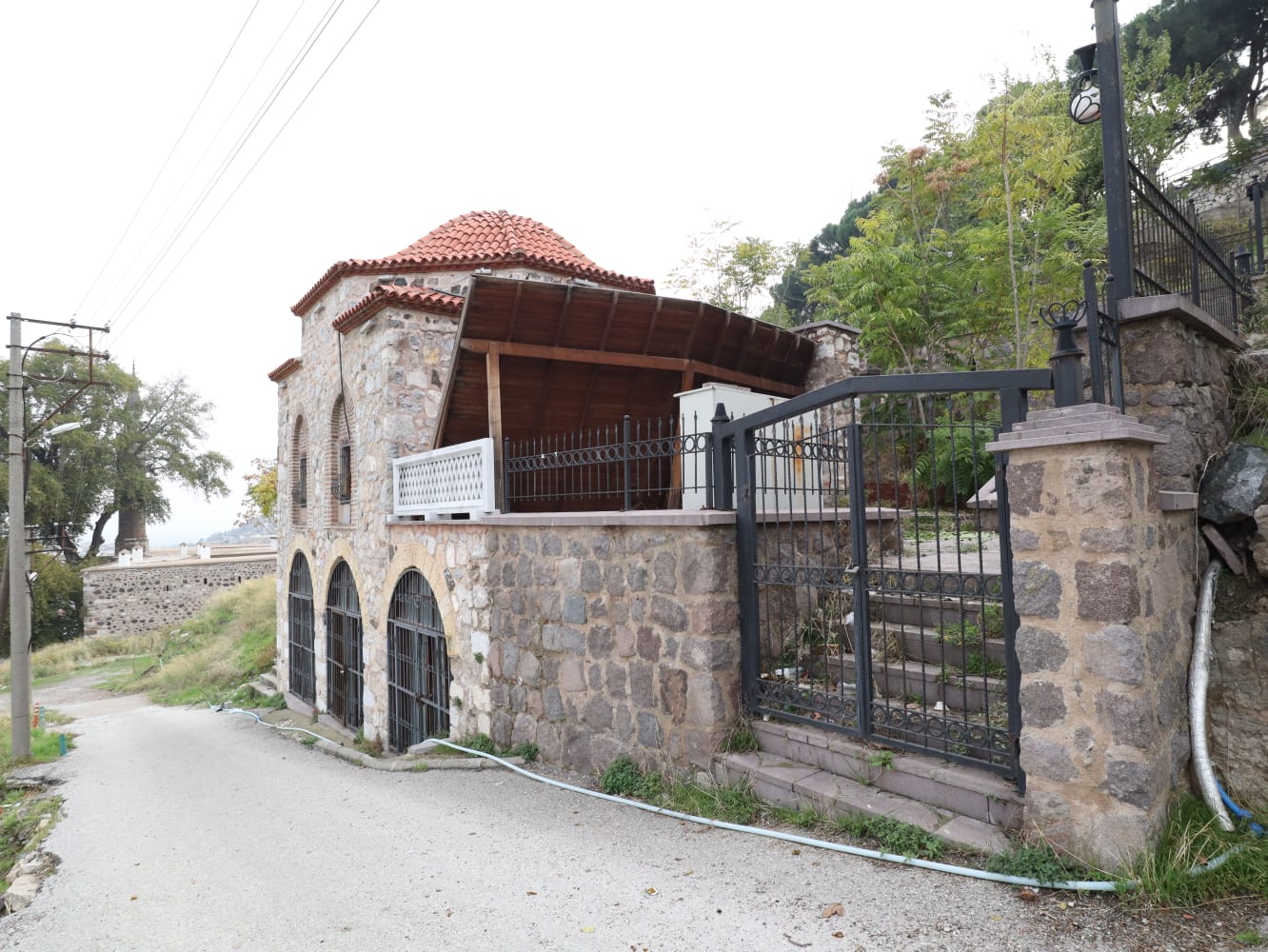 Manisa’da 700 yıllık benzersiz tarih çürüyor!