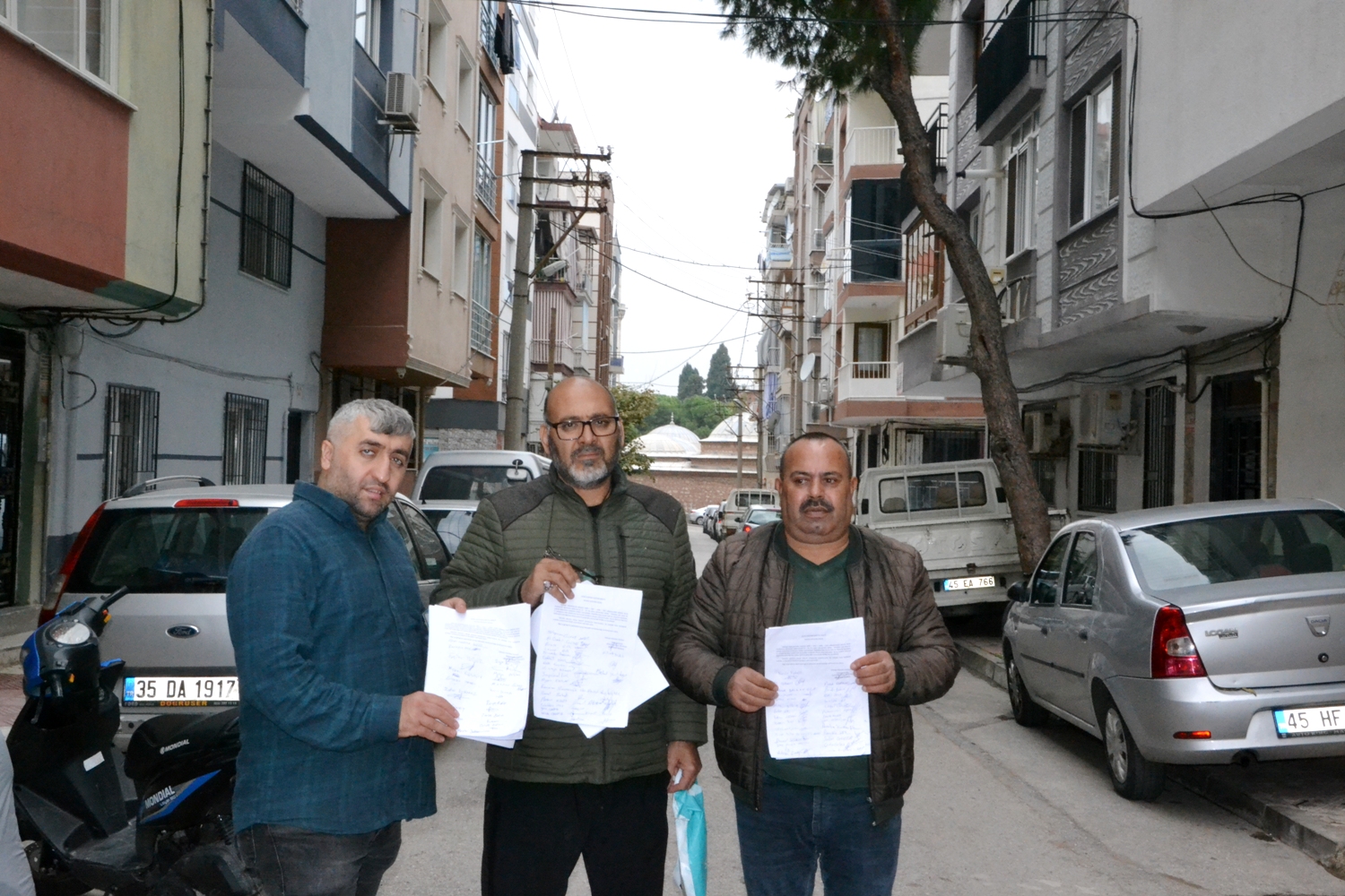 Manisa’da büyük tehlike: Elektrik telleri vatandaşları korkutuyor