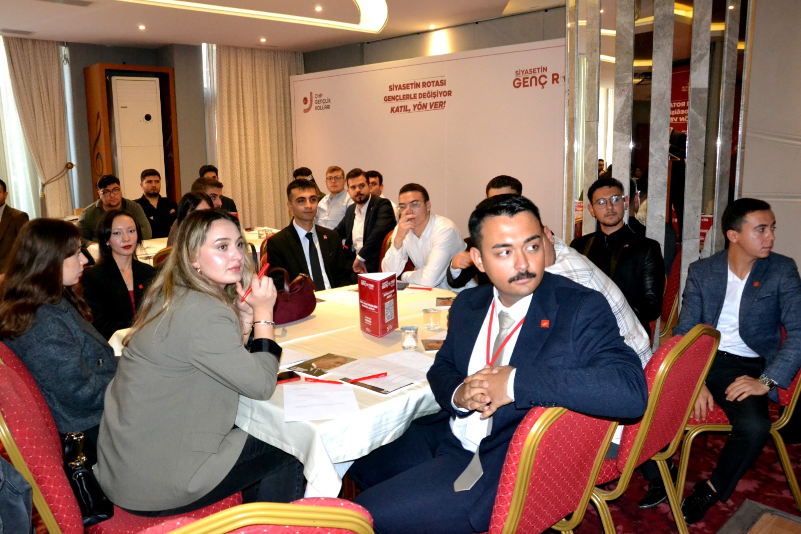 CHP Manisa'da gençler siyasetin rotasını belirliyor