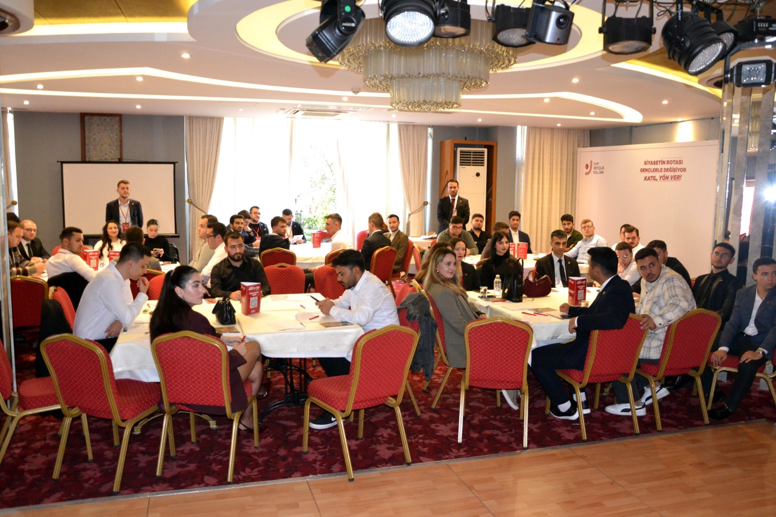 CHP Manisa'da gençler siyasetin rotasını belirliyor