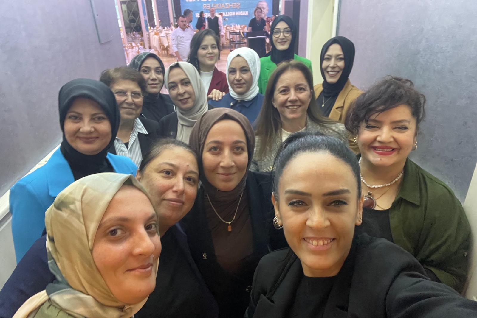 AK Parti Manisa’da “Türkiye Yüzyılı” buluşması: Salon doldu taştı!