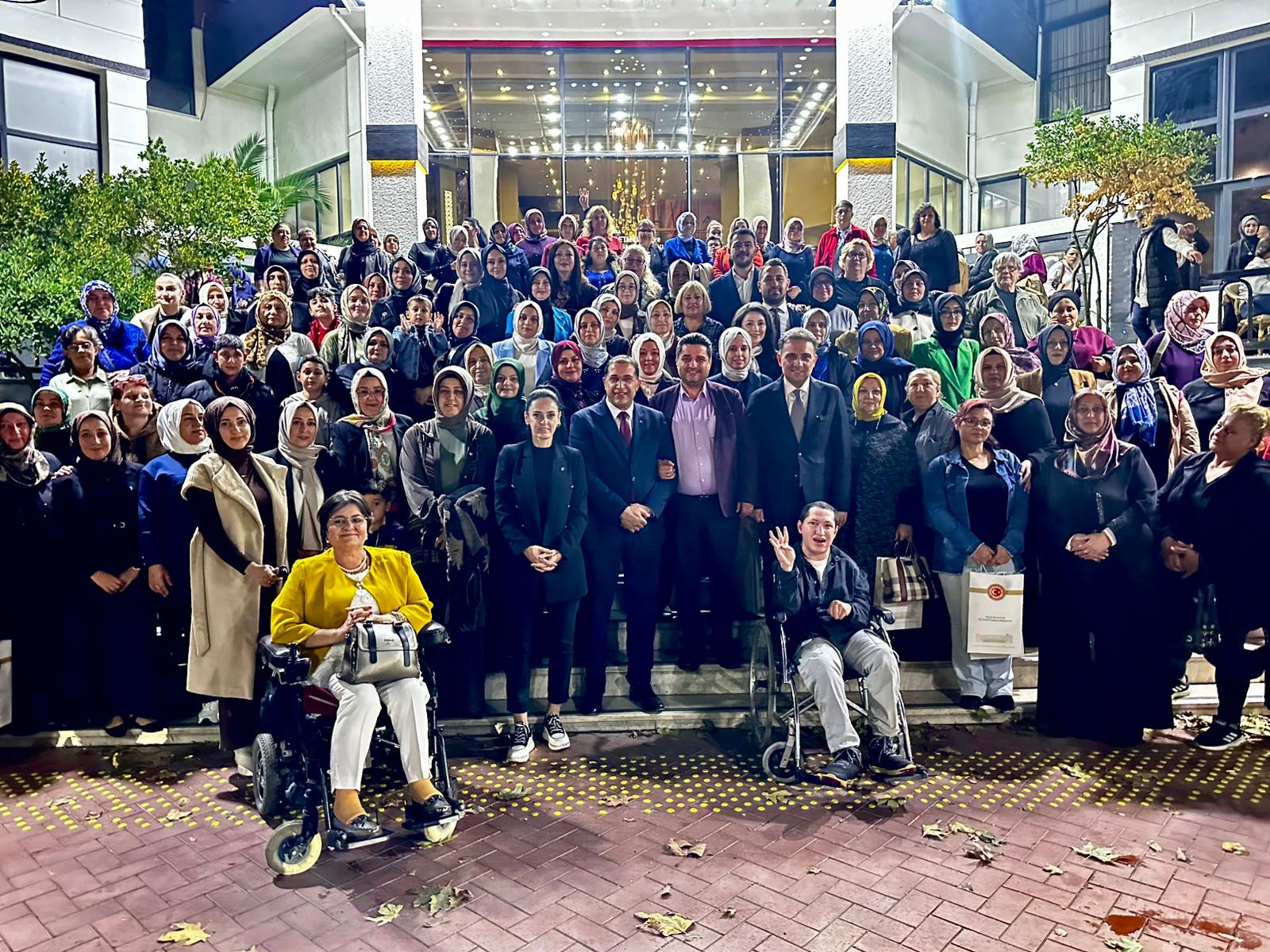 AK Parti Manisa’da “Türkiye Yüzyılı” buluşması: Salon doldu taştı!