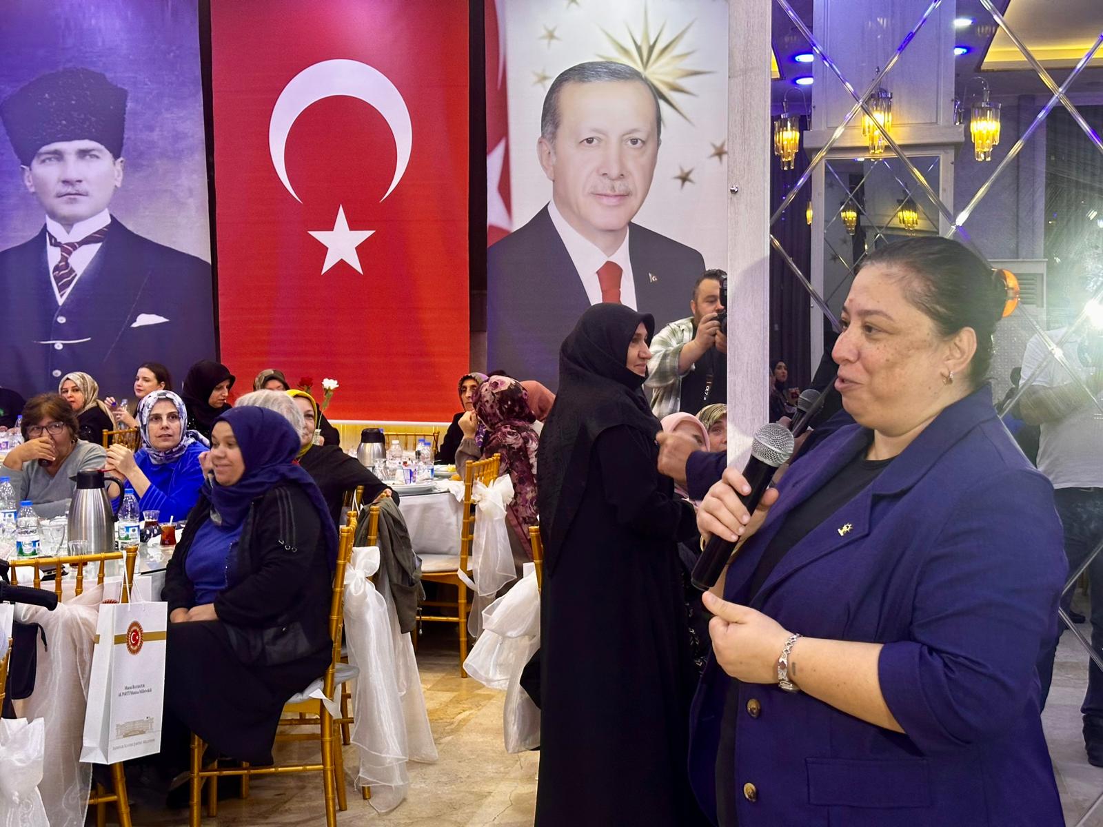 AK Parti Manisa’da “Türkiye Yüzyılı” buluşması: Salon doldu taştı!