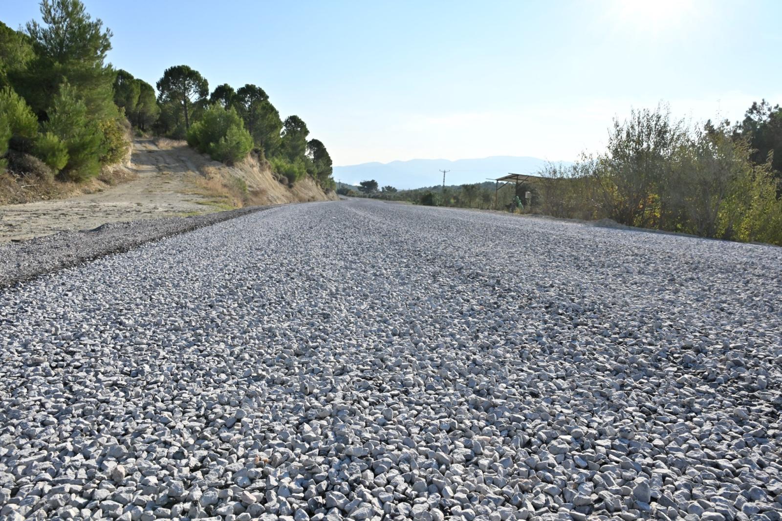 Manisa'nın ilçesinde yollar güzelleşiyor