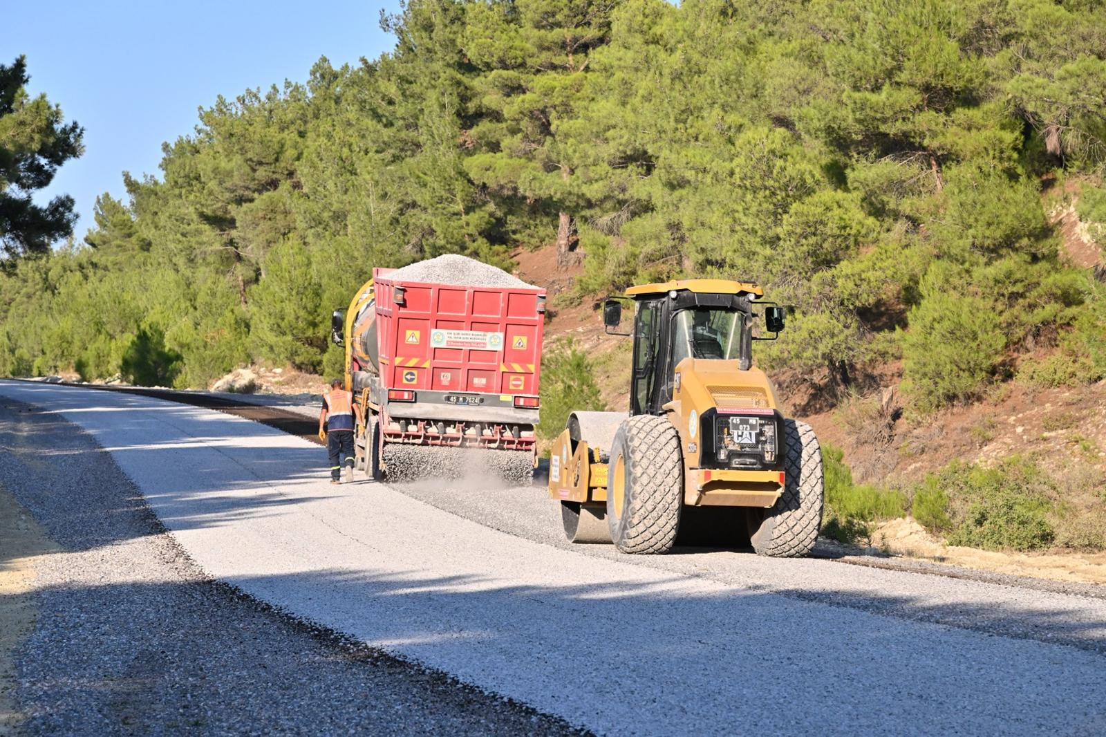 Manisa'nın ilçesinde yollar güzelleşiyor