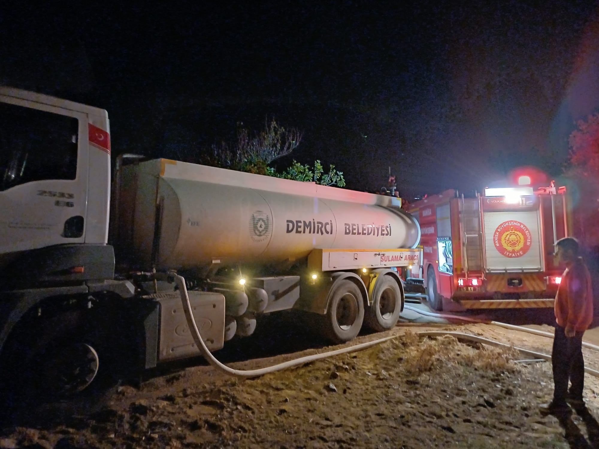 Manisa'nın O Ilçesinde Yangın! Ekipler Seferber Oldu3