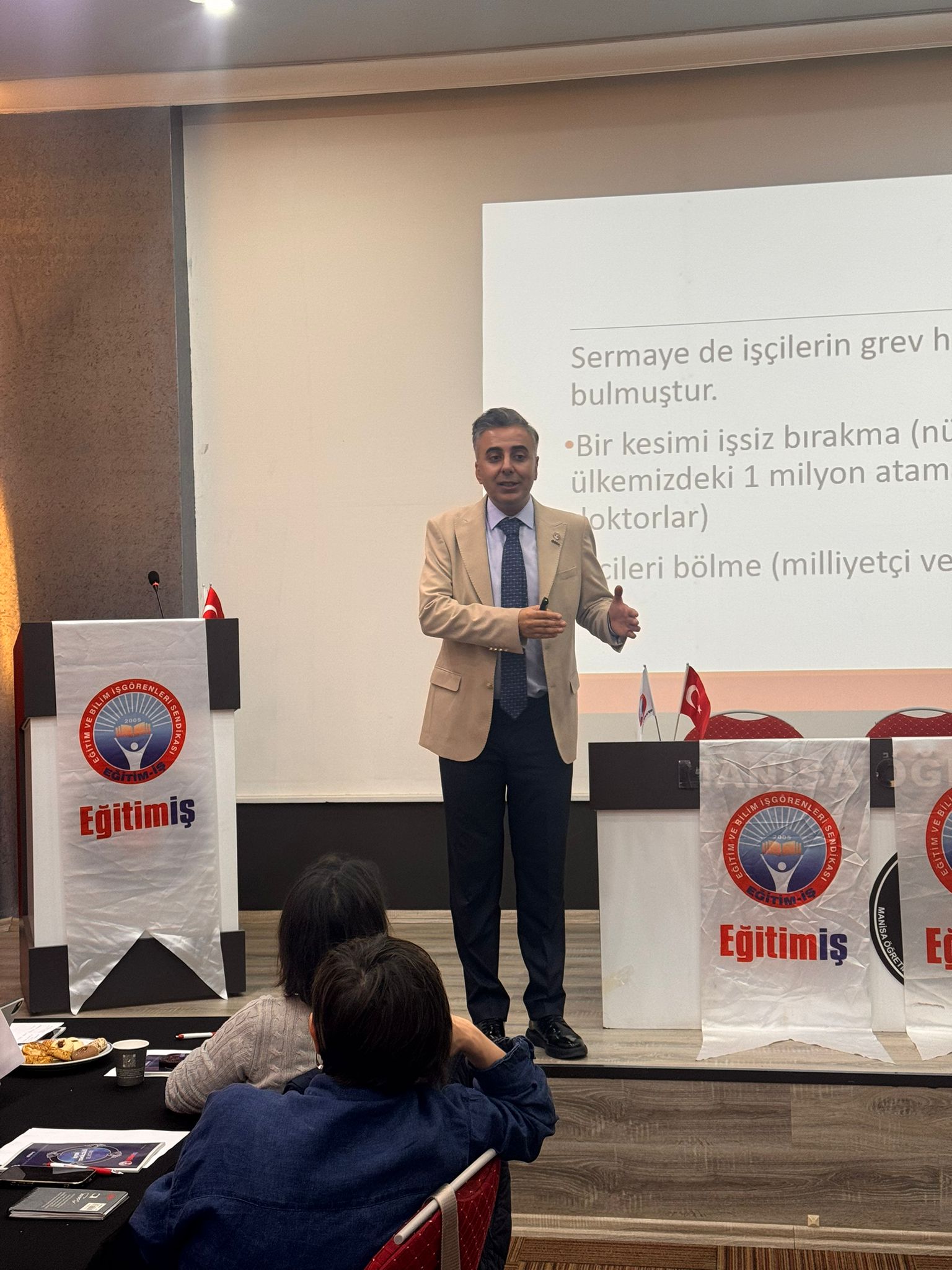 Eğitim-İş Manisa’da yöneticilere bilinç ve dayanışma eğitimi