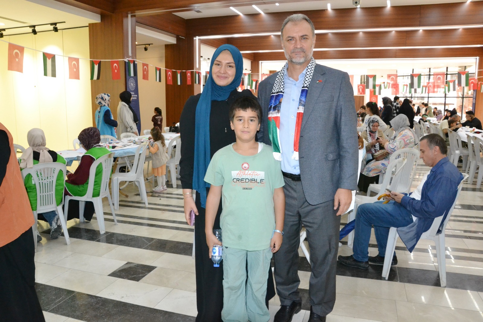 Manisa’da çocuklar Filistin için resim yaptı