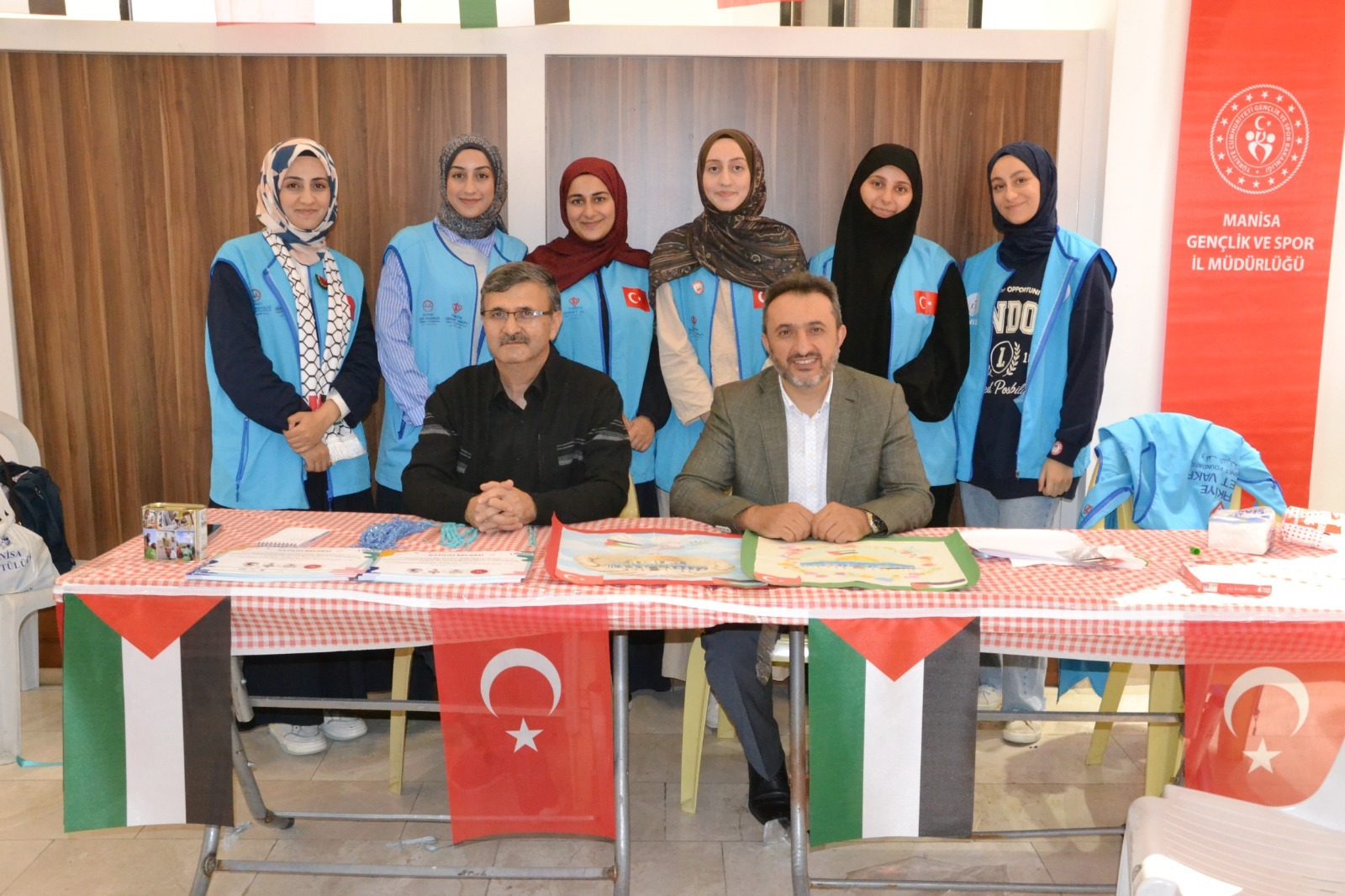 Manisa’da çocuklar Filistin için resim yaptı