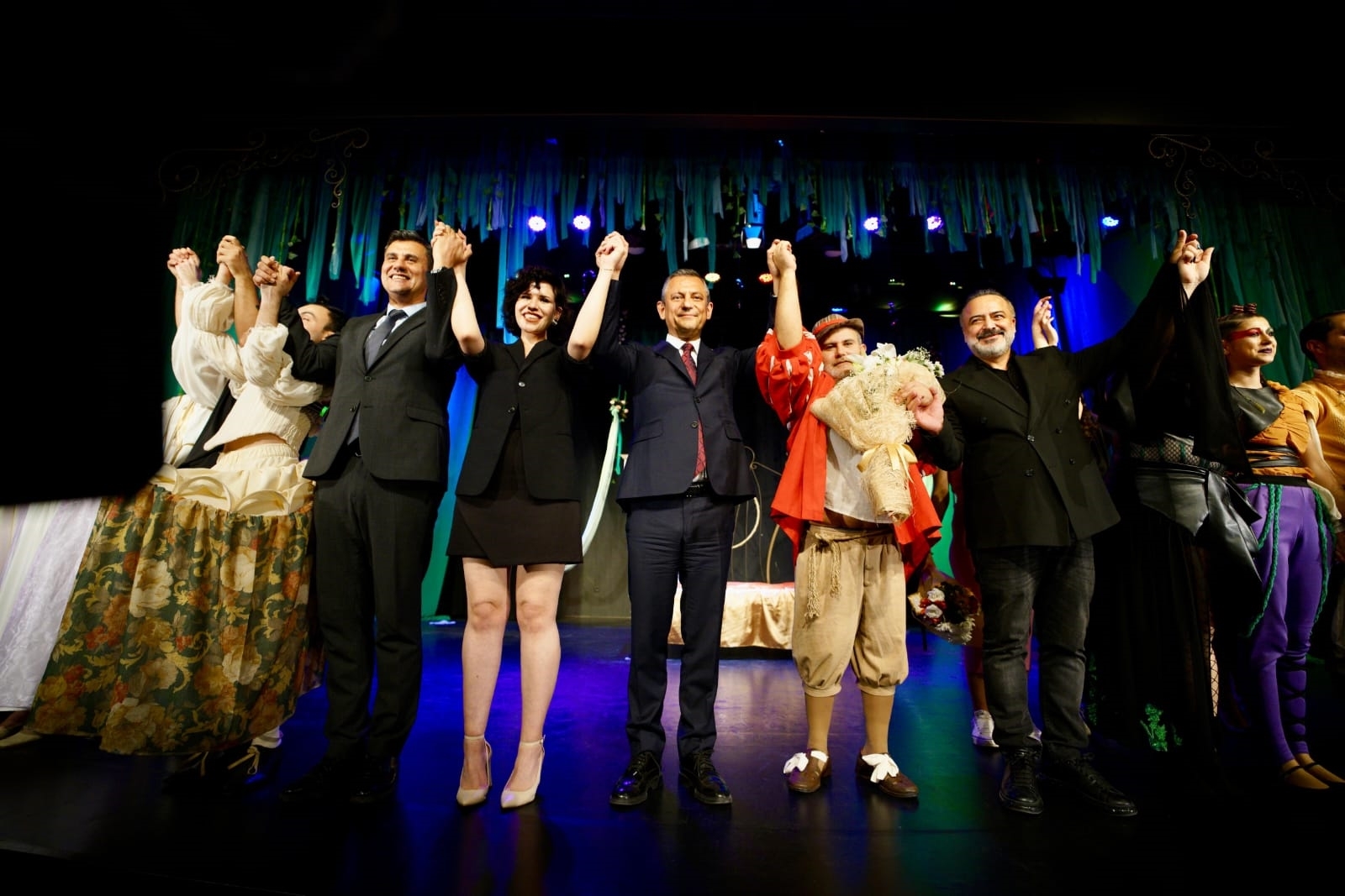 Manisa tiyatrosunda büyük başarı: 60 bin seyirciye ulaştı!