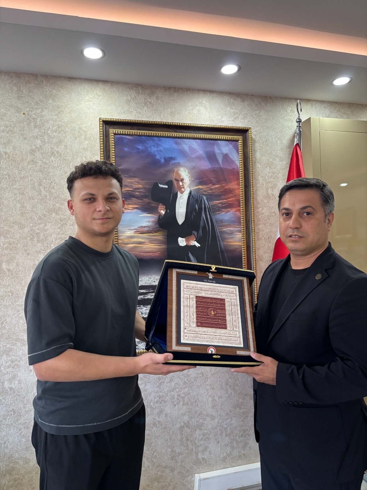 Ahilik sancağı Manisa'ya teslim edildi