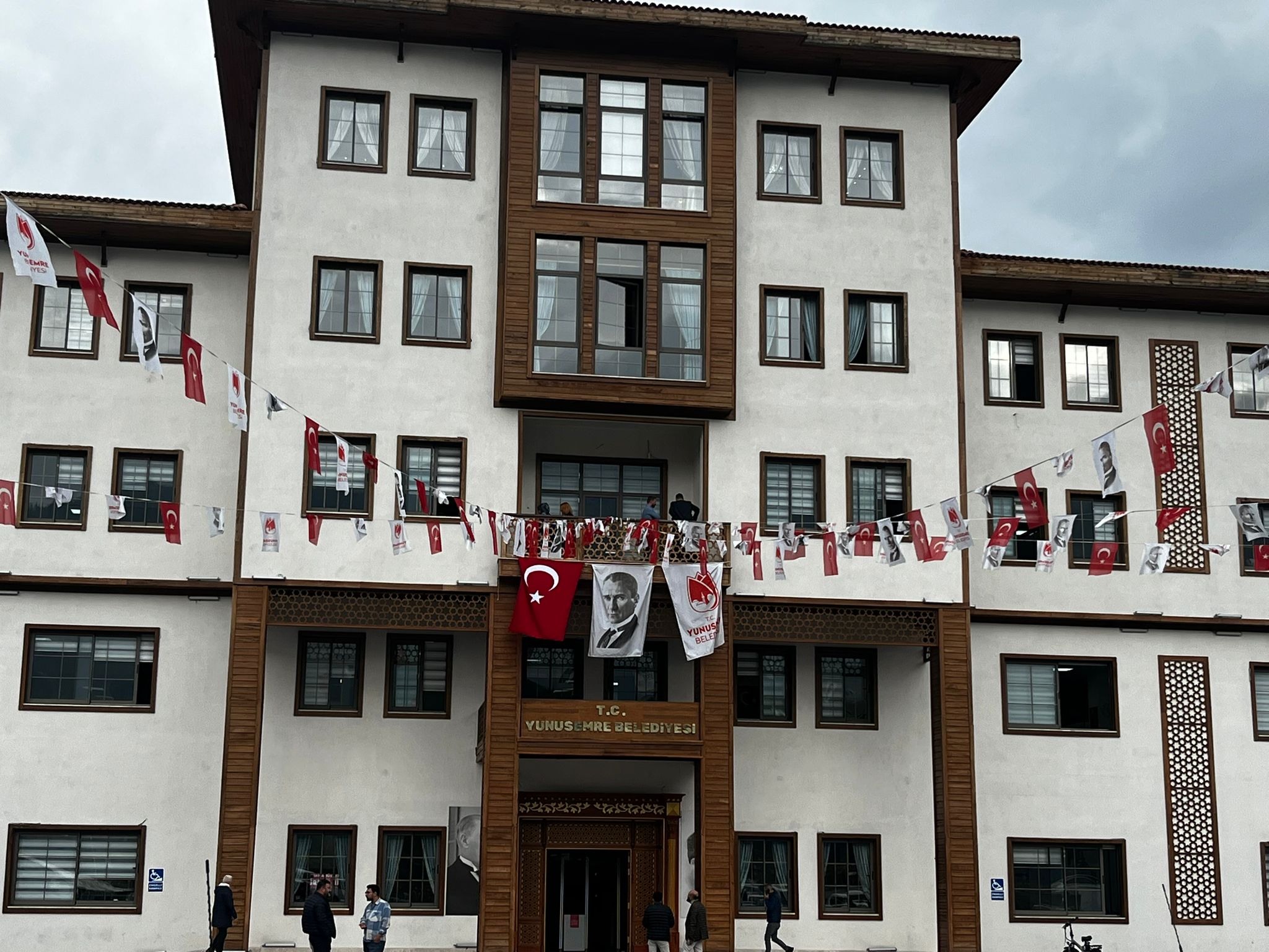 Başkan Balaban Yunusemre Belediyesi’nin güncel borcunu açıkladı