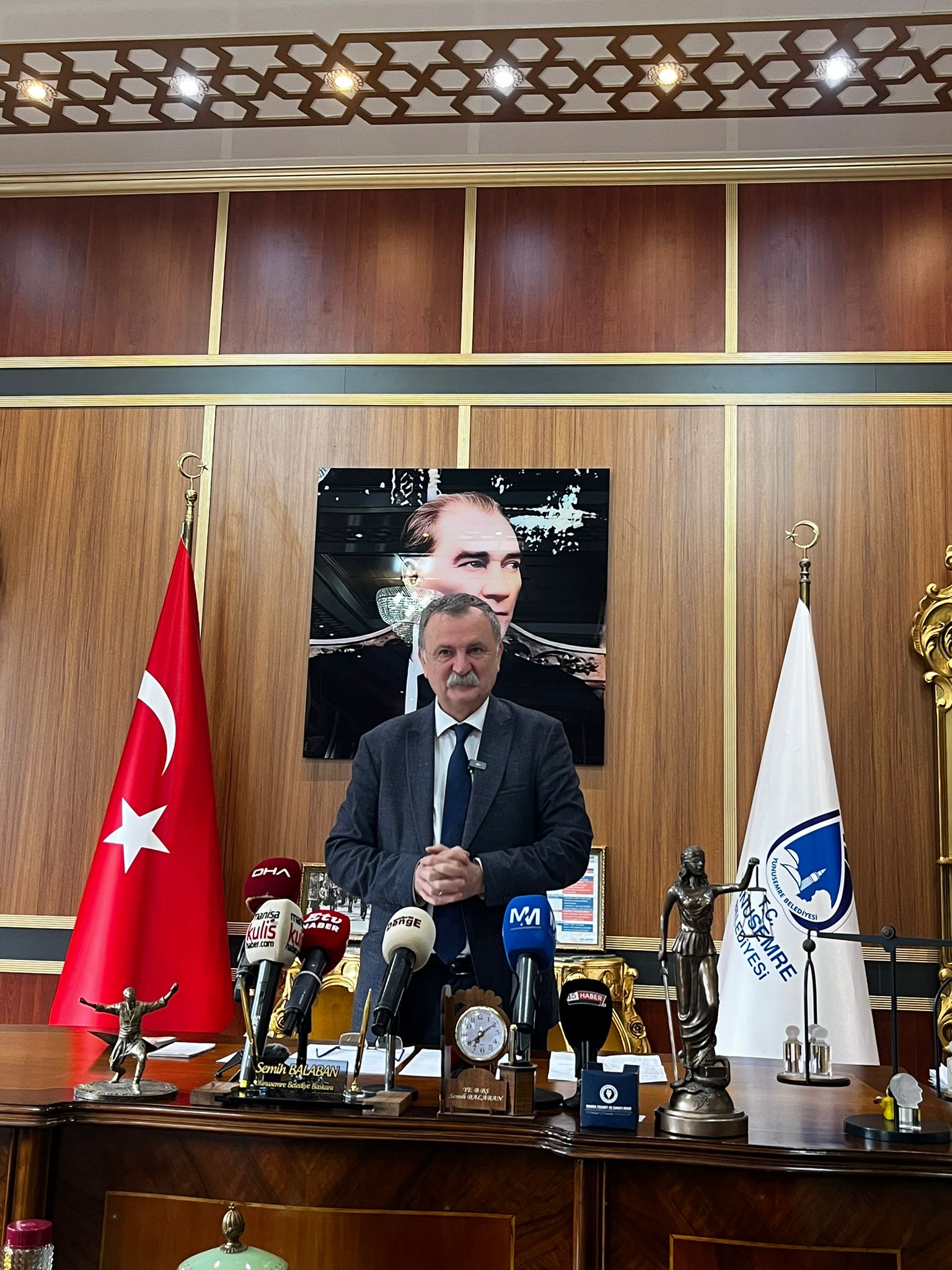 Başkan Balaban Yunusemre Belediyesi’nin güncel borcunu açıkladı