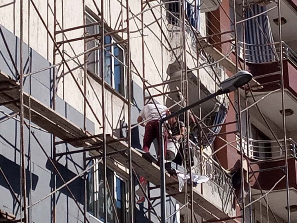 Manisa'da tehlikeye davetiye çıkaran anlar: İş güvenliği göz ardı edildi!