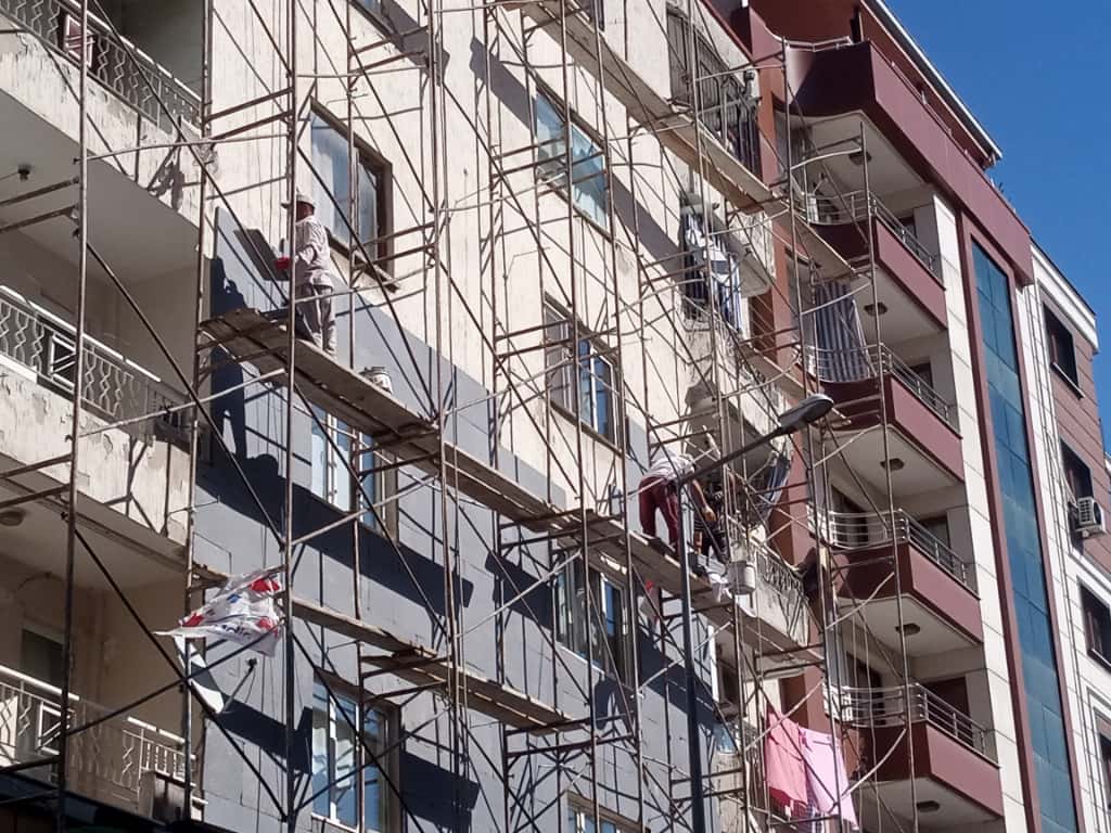 Manisa'da tehlikeye davetiye çıkaran anlar: İş güvenliği göz ardı edildi!