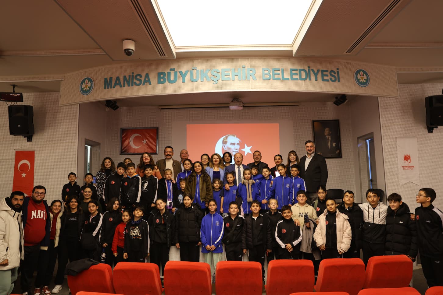 Manisa’da “temiz nefes sağlıklı gelecek” paneli yoğun ilgi gördü