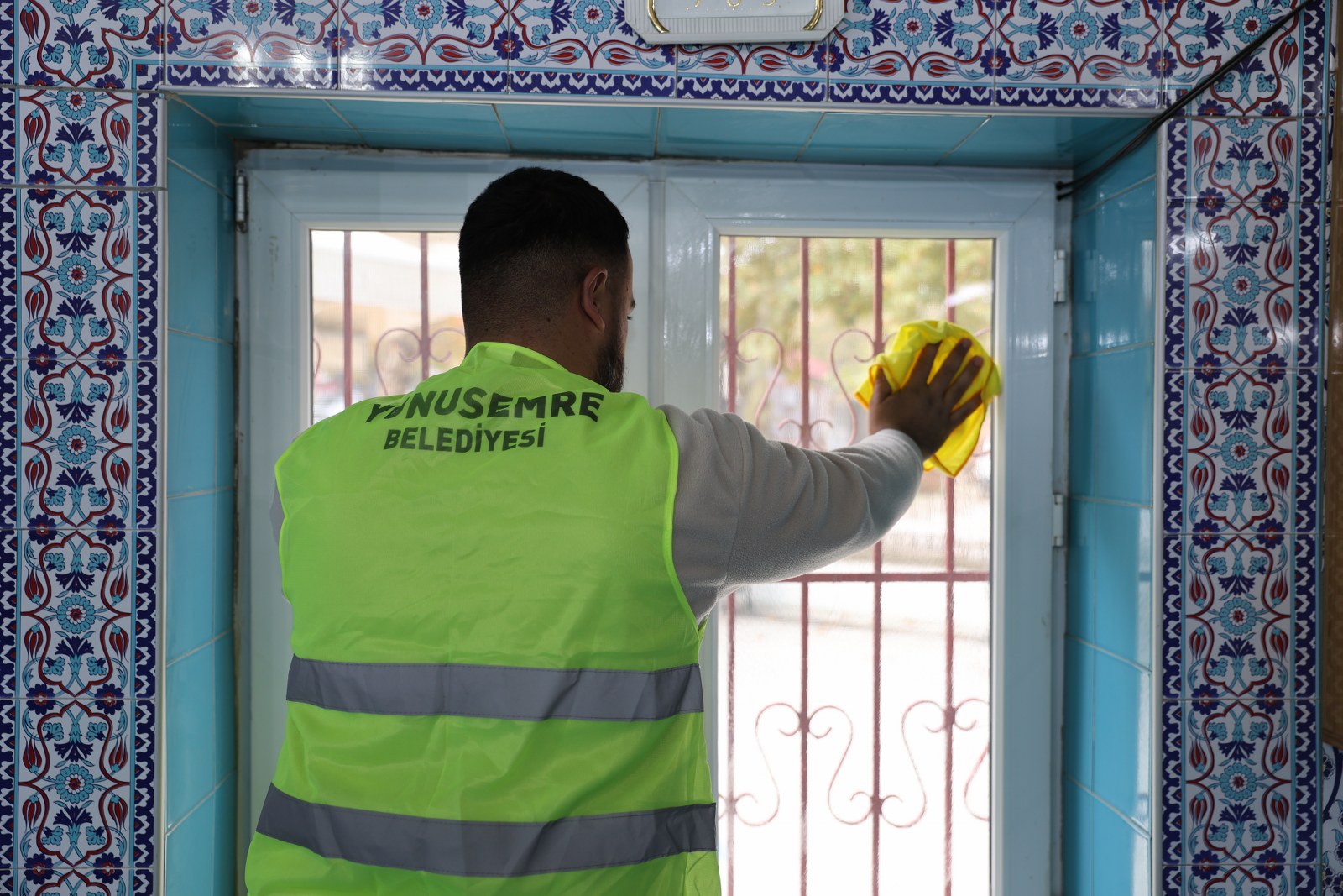 Yunusemre Belediyesi’nden camilere hijyen mesaisi